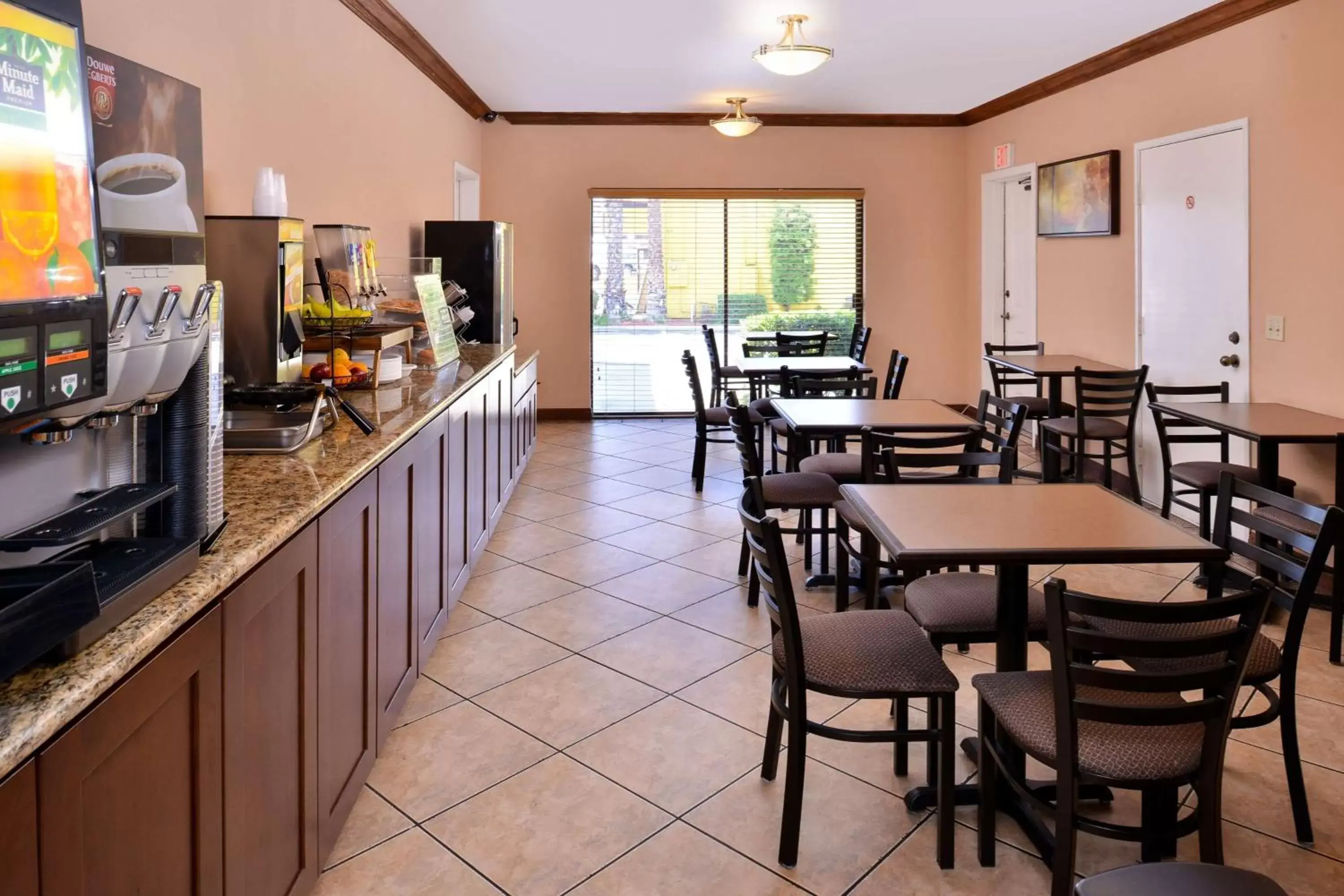 Restaurant/Places to Eat in Best Western Santee Lodge