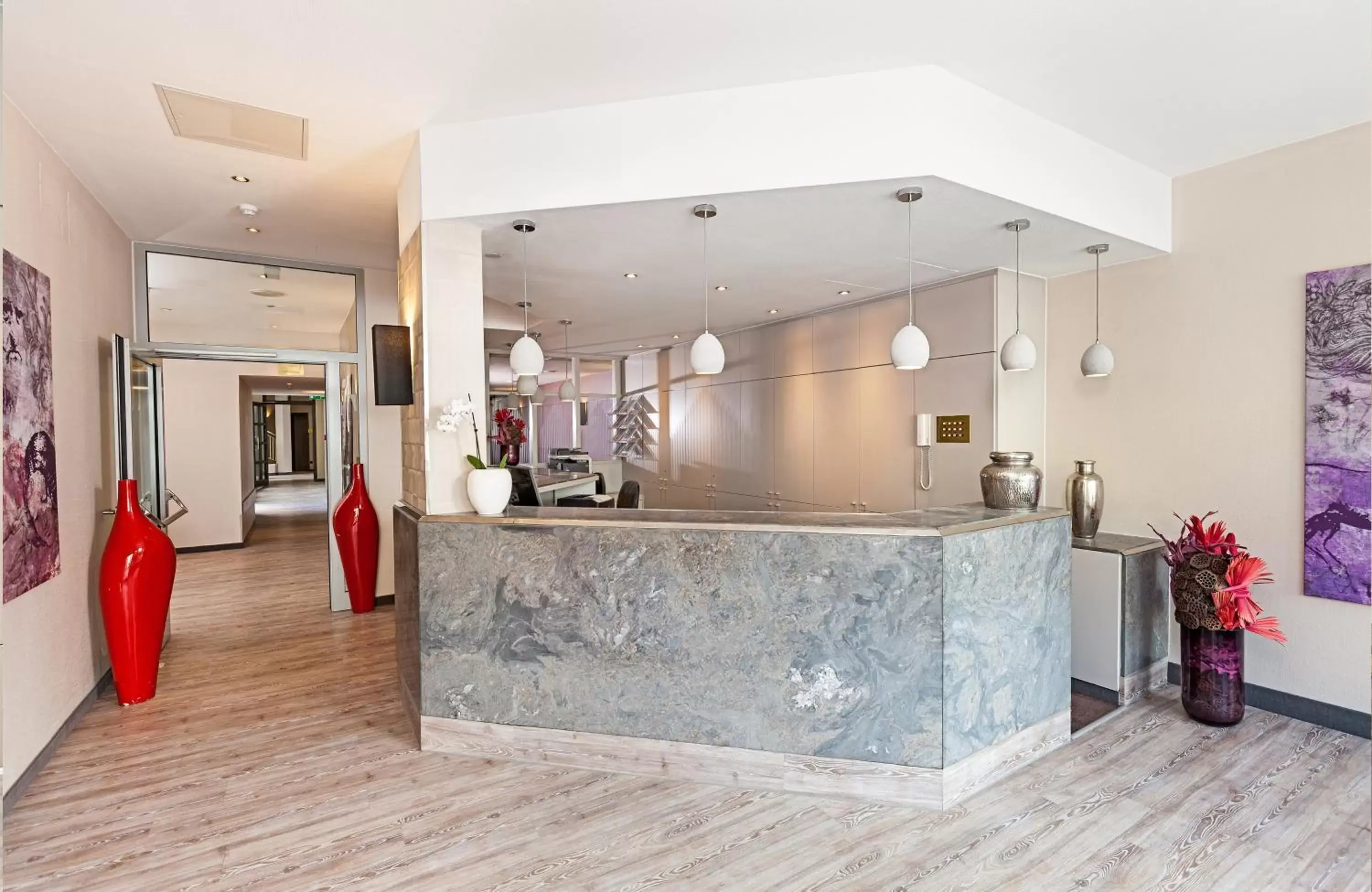 Lobby or reception in Leonardo Hotel Munich City North Lobby or reception in Leonardo Hotel Munich City North