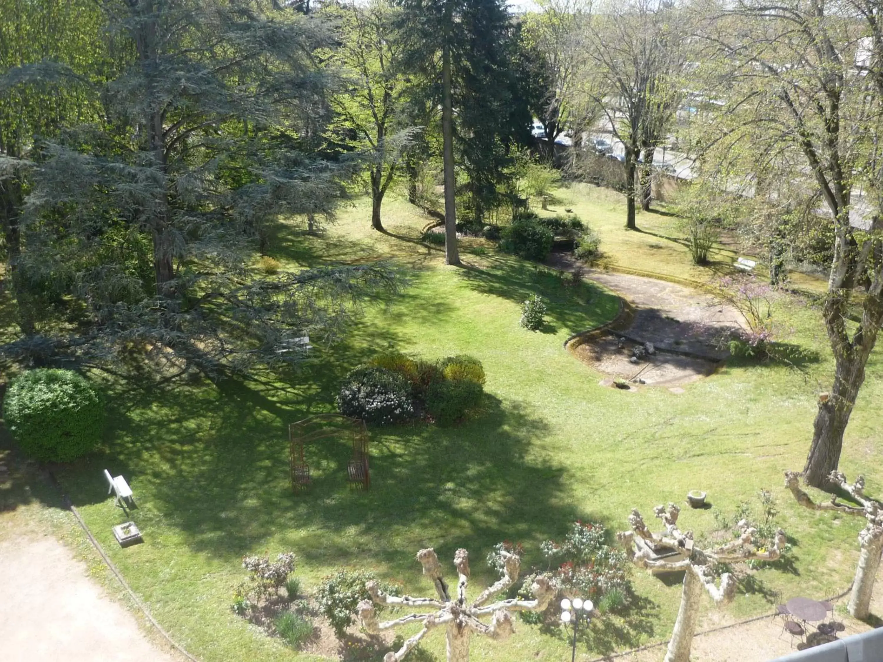 Garden view in The Originals Boutique, Hôtel Terminus, Bourg-en-Bresse Gare (Qualys-Hotel)