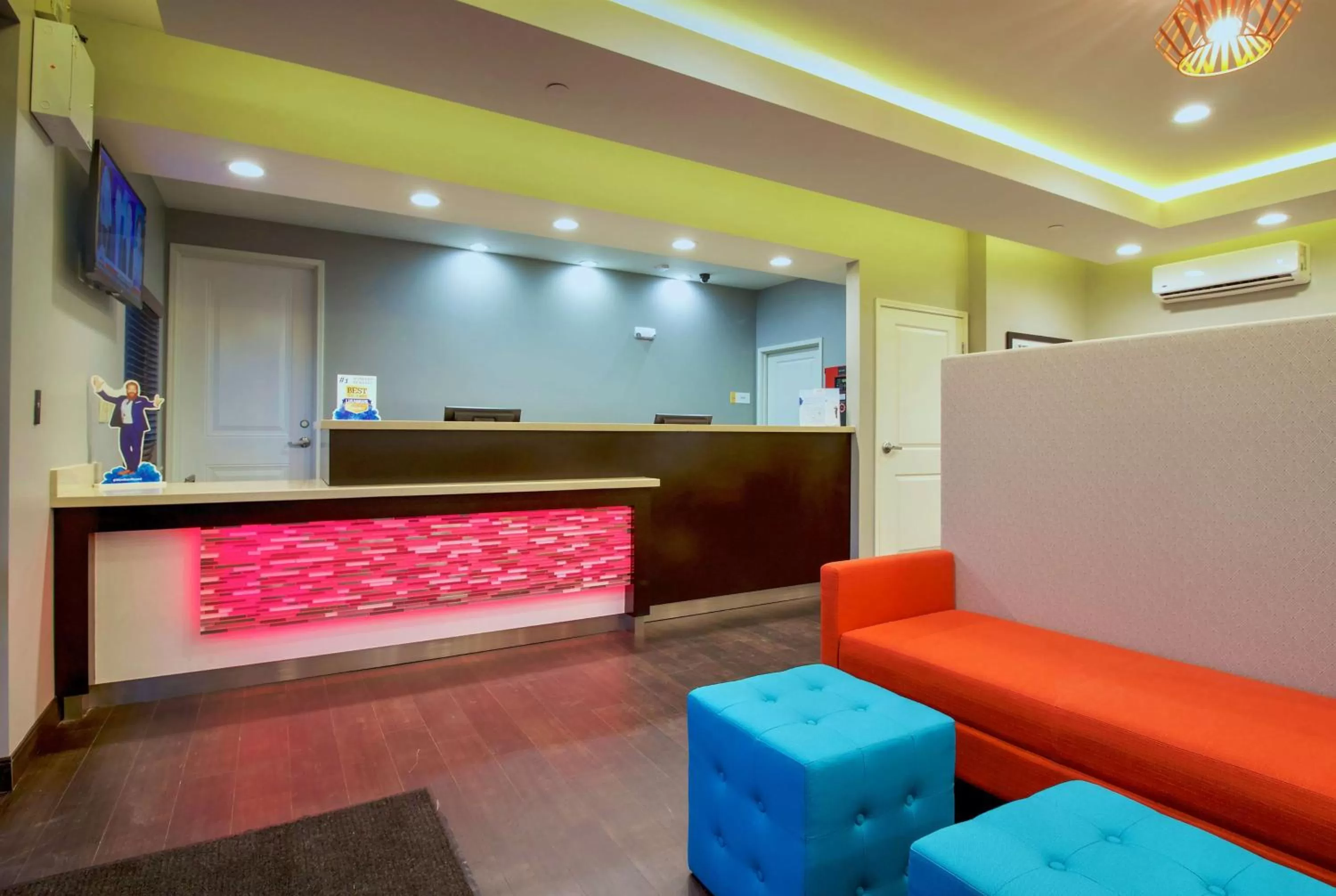 Lobby or reception in Days Inn & Suites by Wyndham Port Arthur