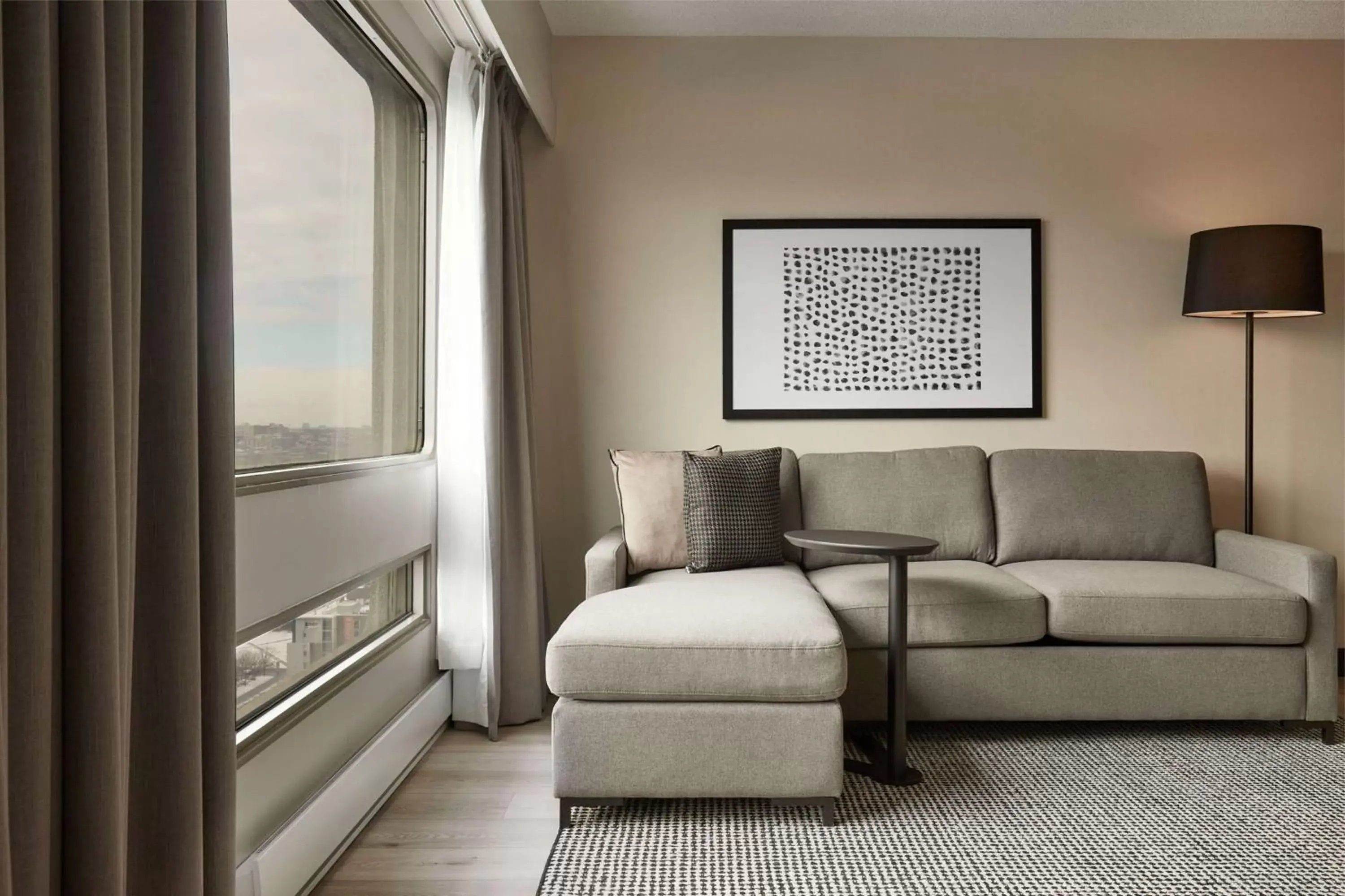 Photo of the whole room, Seating Area in Hyatt Place Montreal - Downtown