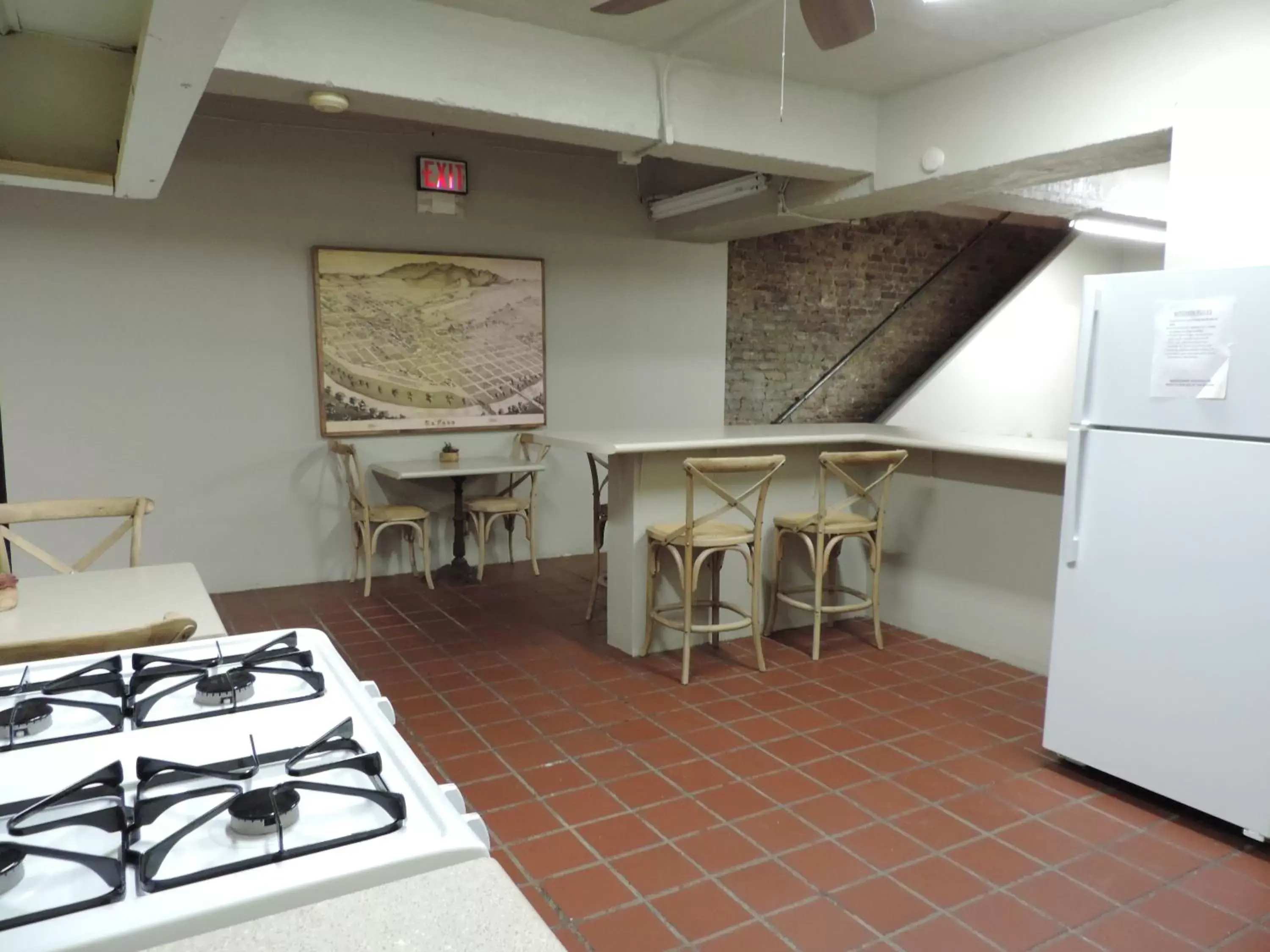 Communal kitchen, Kitchen/Kitchenette in Gardner Hotel