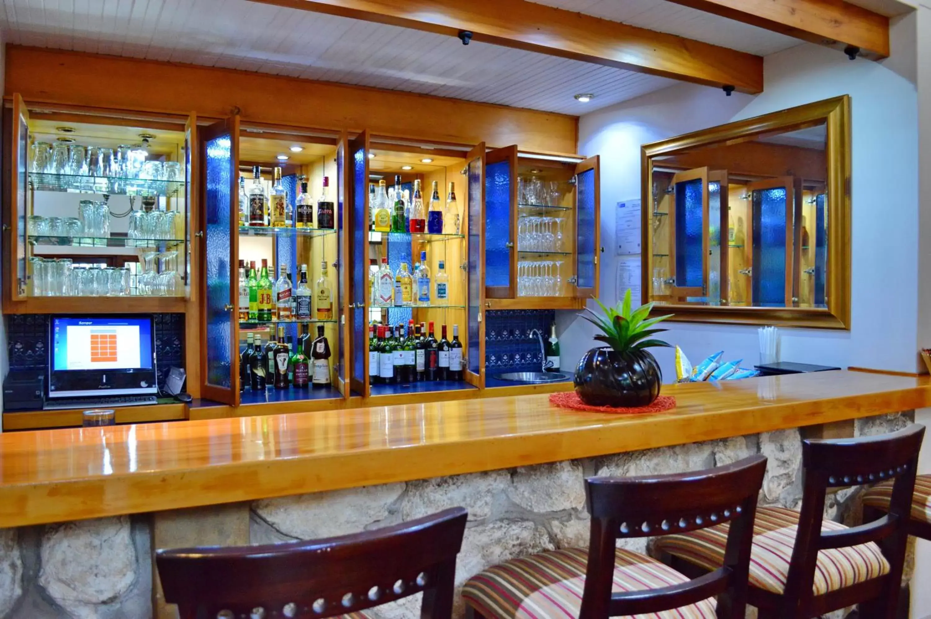 Lounge or bar in Oakhurst Hotel