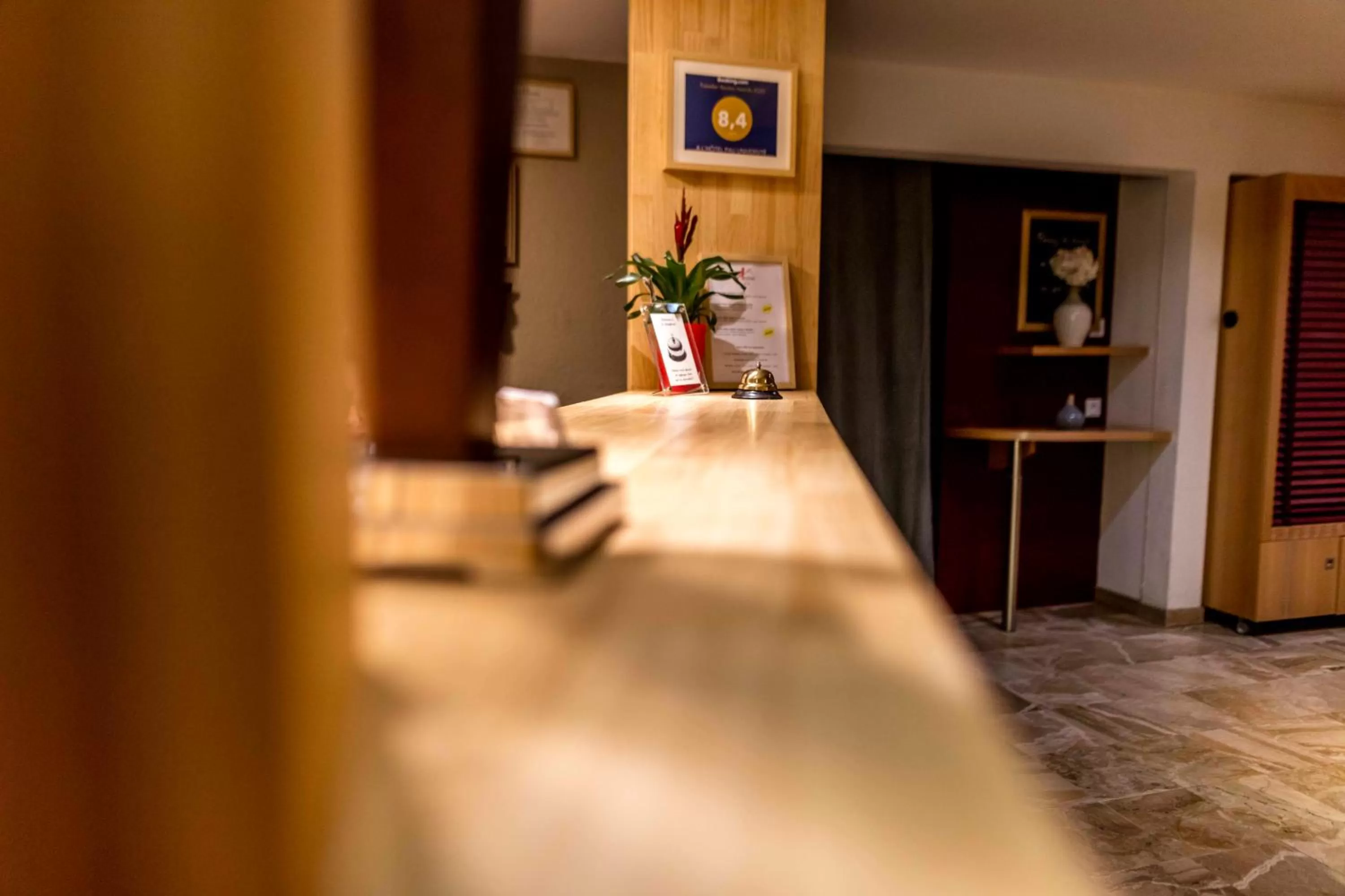 Lobby or reception in Ostal Pau Universite - Sure Hotel Collection by Best Western