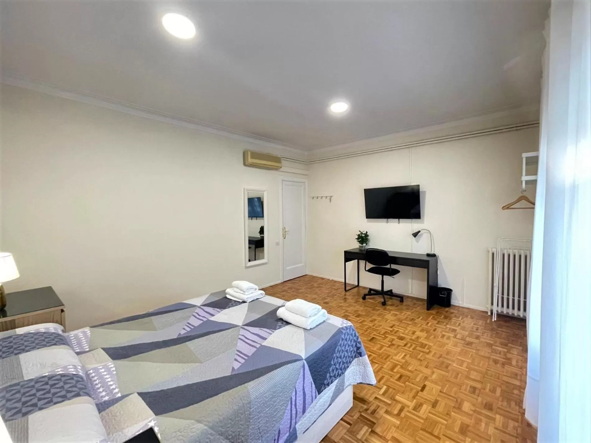 TV/Entertainment Center in Villarroel habitaciones