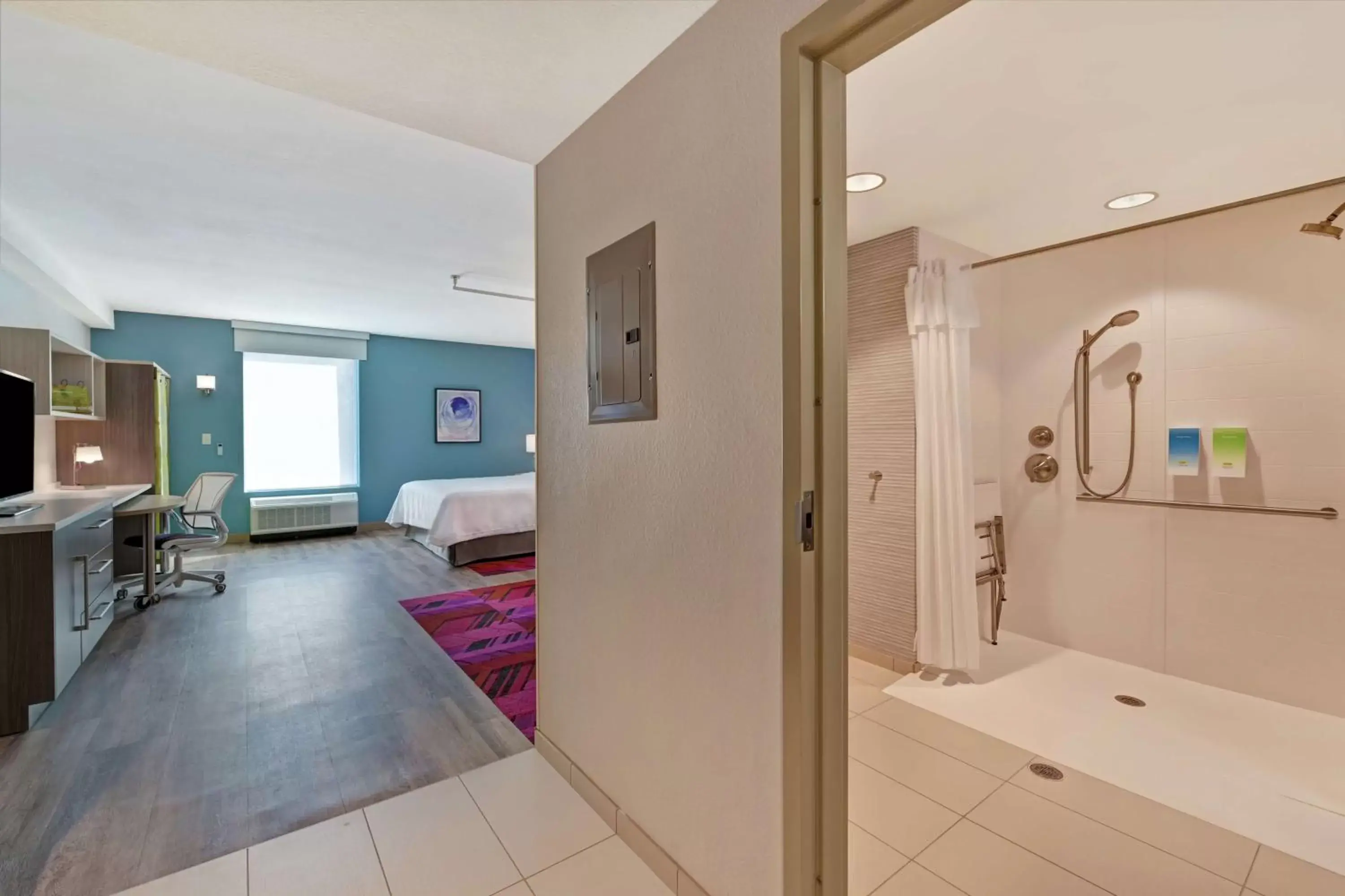 Bathroom in Home2 Suites By Hilton West Palm Beach Airport