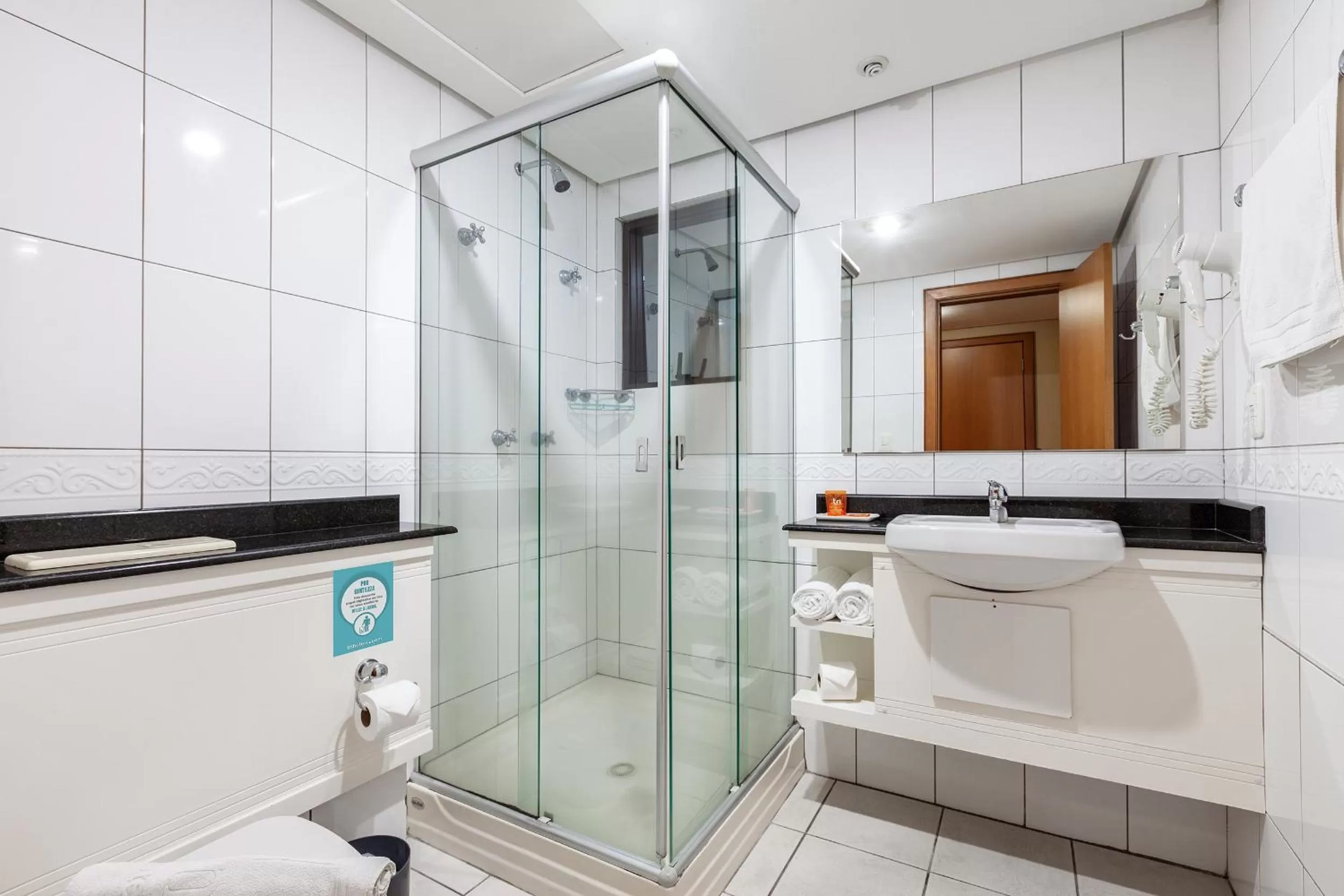 Bathroom in Tri Hotel Executive Caxias