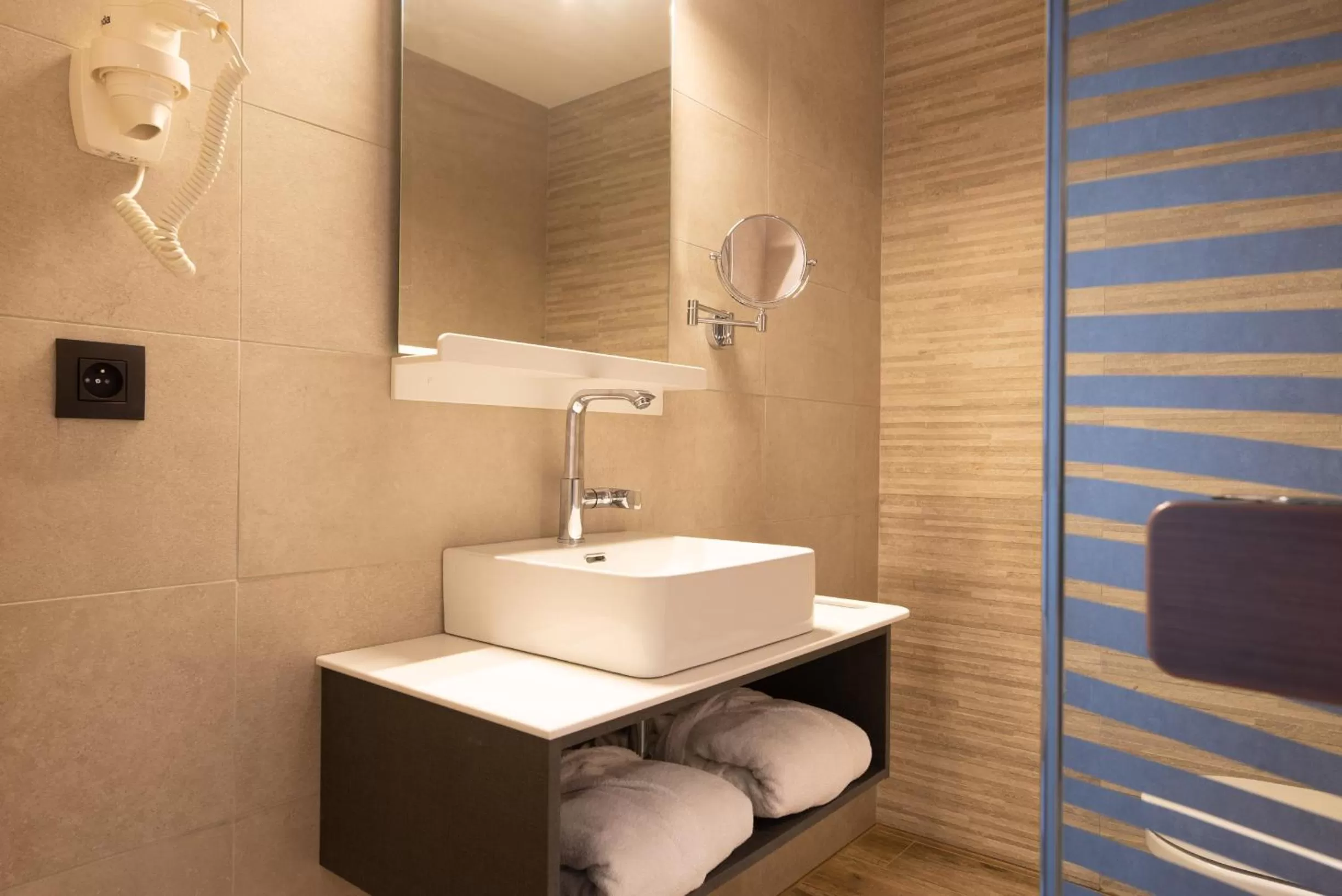 Bathroom in Golden Lakes Hotel