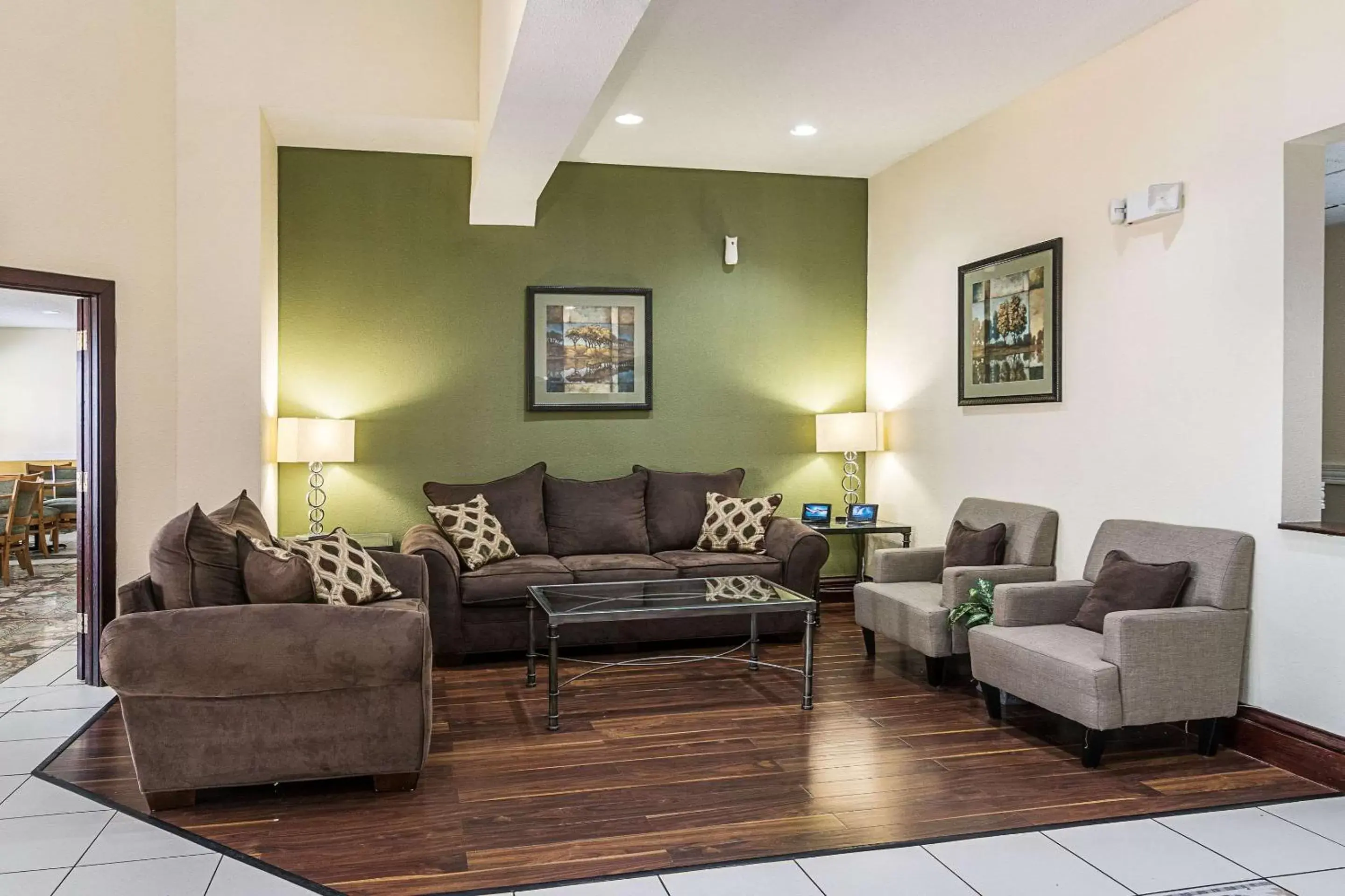 Lobby or reception, Seating Area in Quality Inn and Suites Harvey