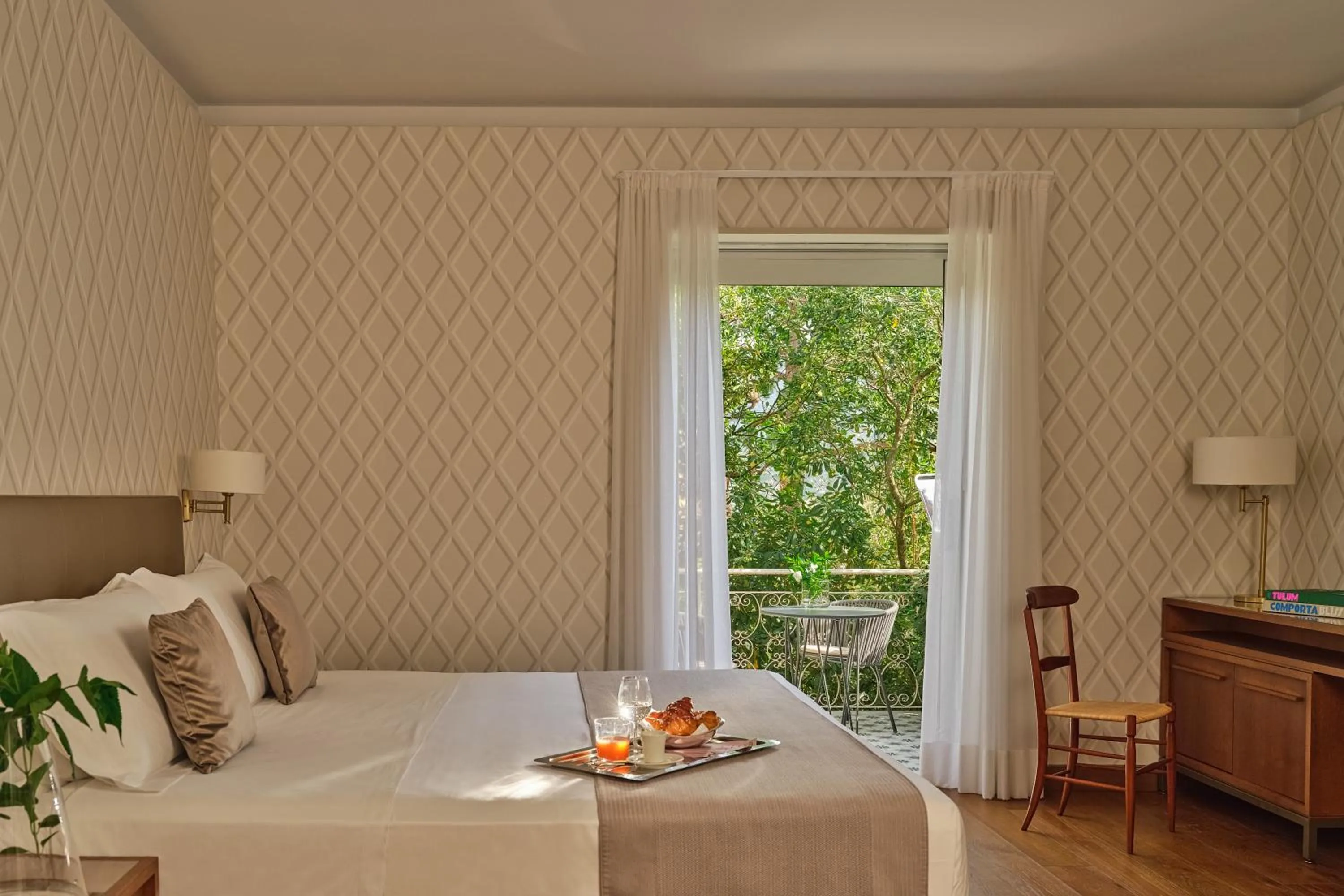 Bedroom, Bed in Grand Hotel Miramare