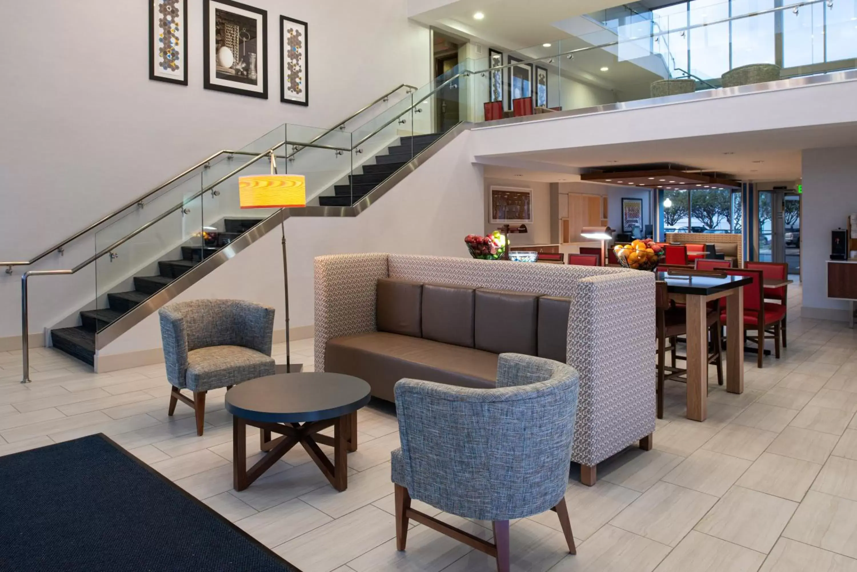 Lobby or reception in Holiday Inn Express San Francisco Airport South, an IHG Hotel