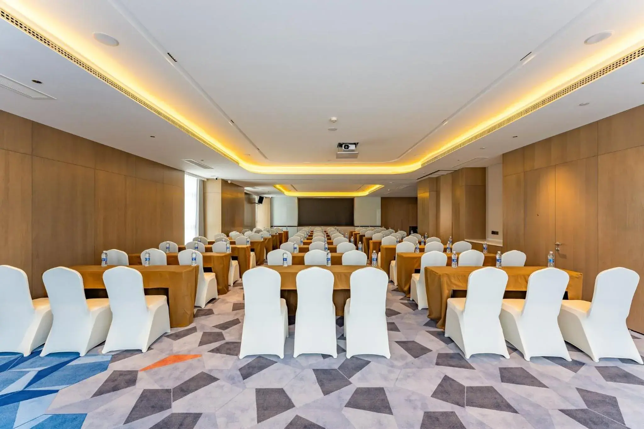 Meeting/conference room in Holiday Inn Express Suzhou Bay, an IHG Hotel