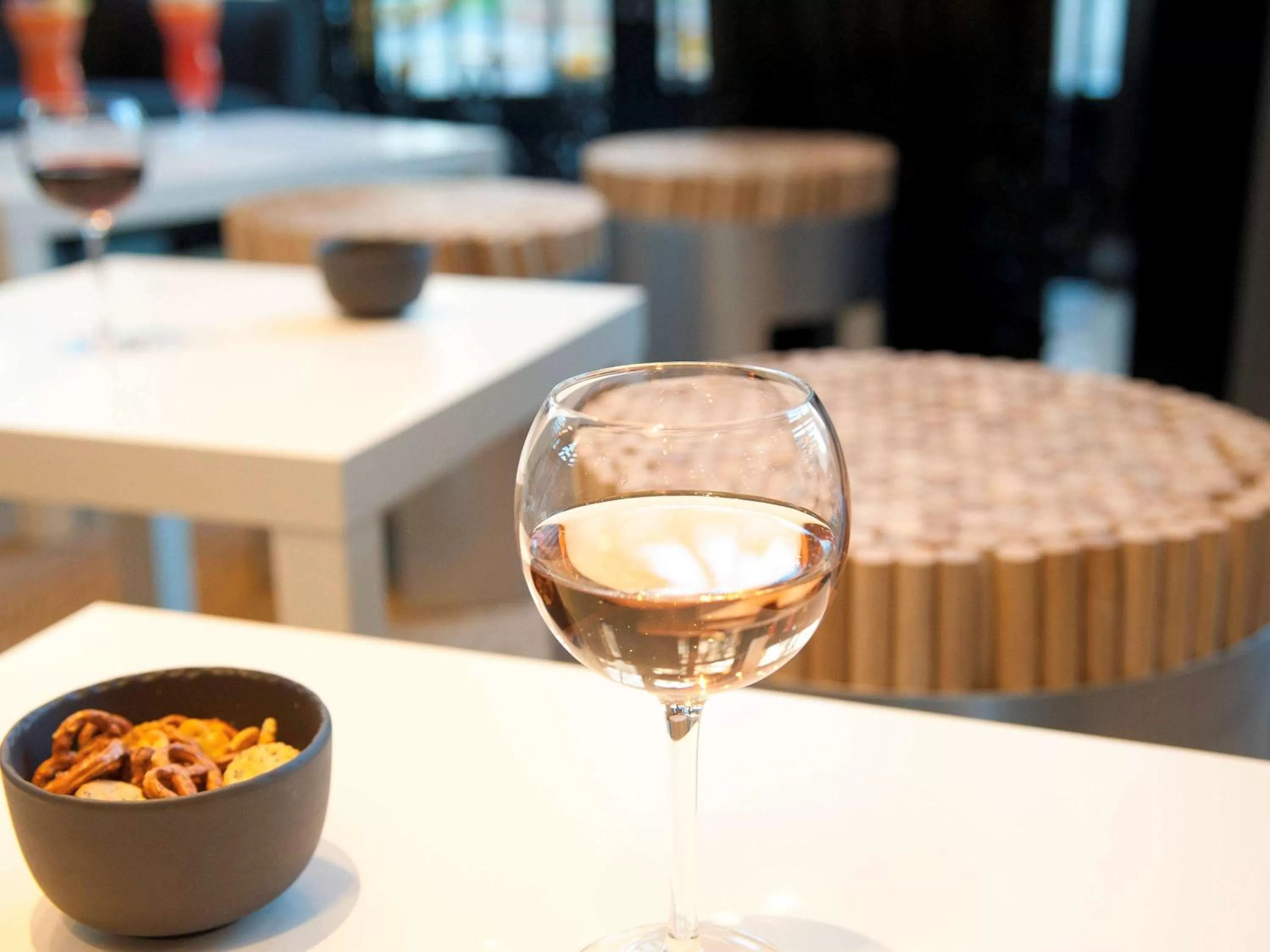 Lounge or bar in Ibis Saint Étienne - La Terrasse