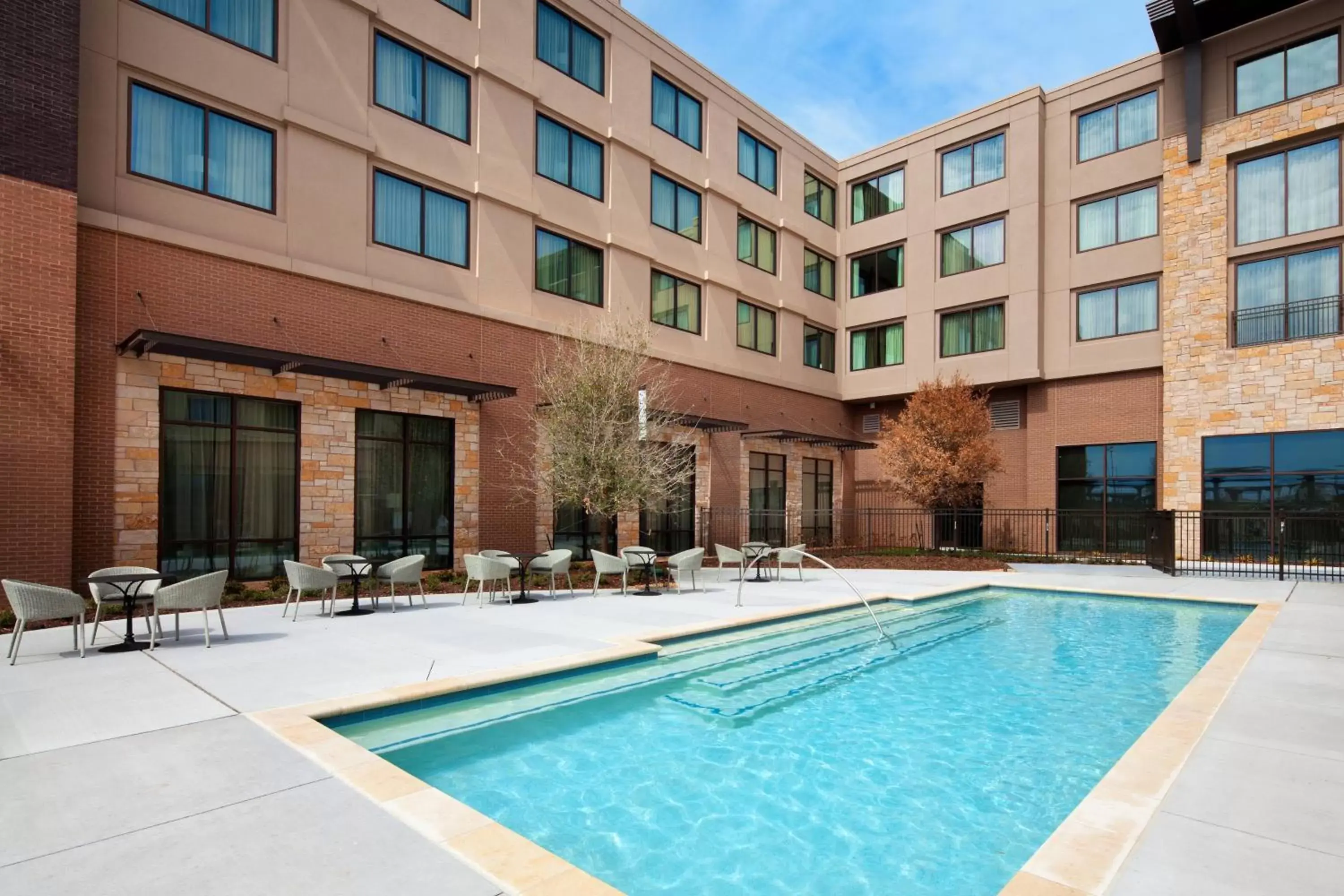 Swimming Pool in Sheraton McKinney