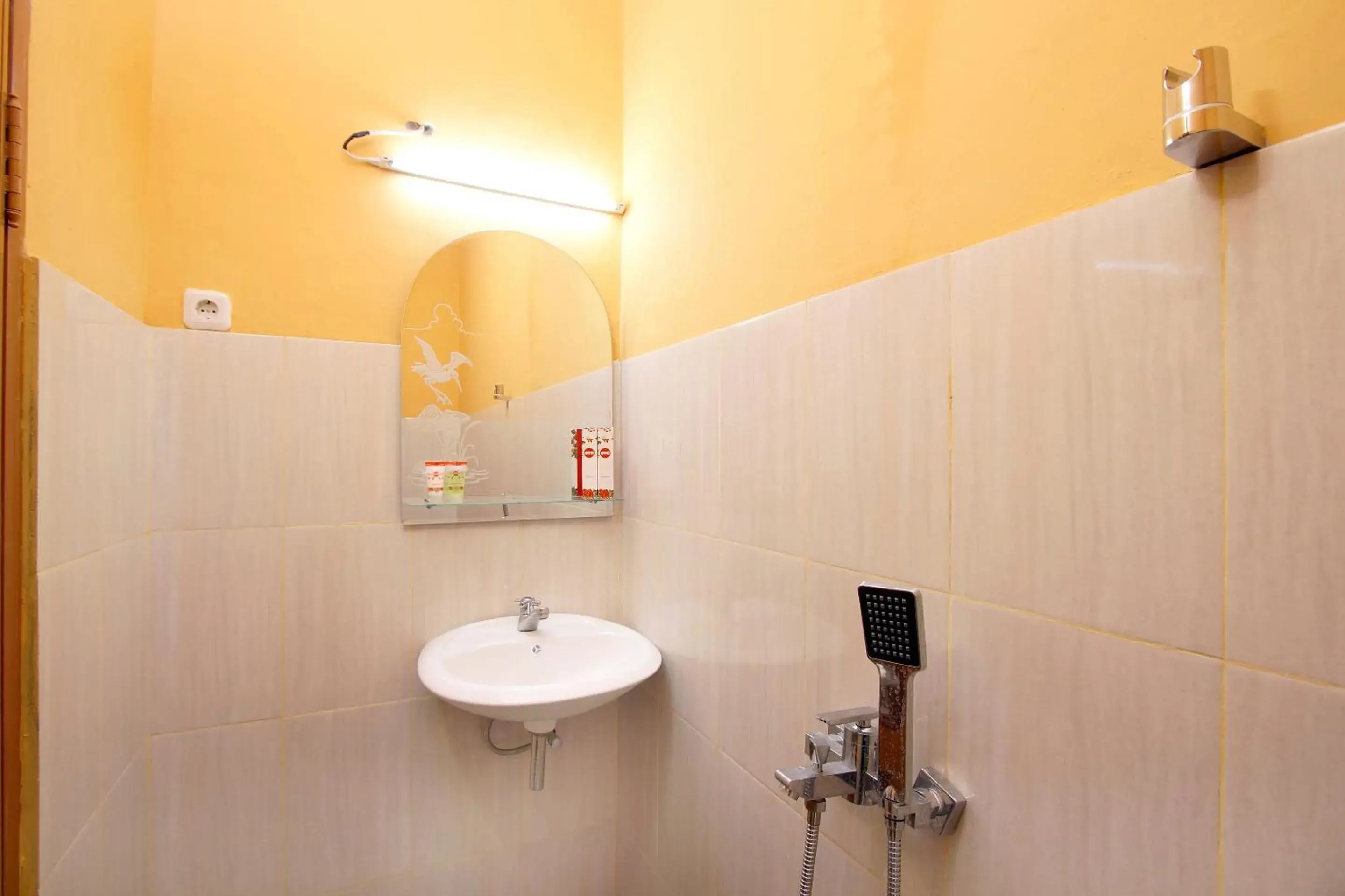 Bathroom in OYO 347 Bayang Brothers Residence