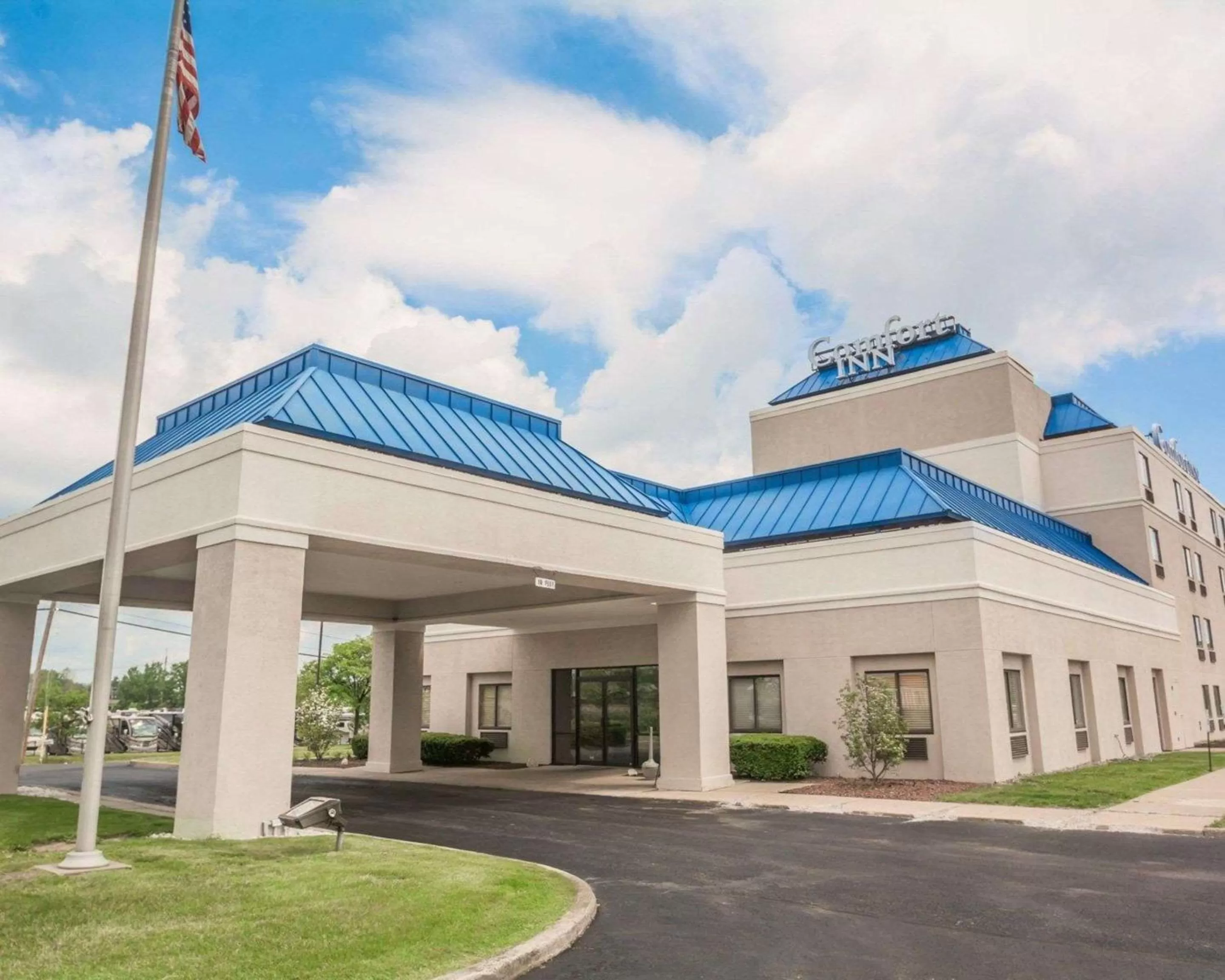 Property building in Comfort Inn - NYS Fairgrounds