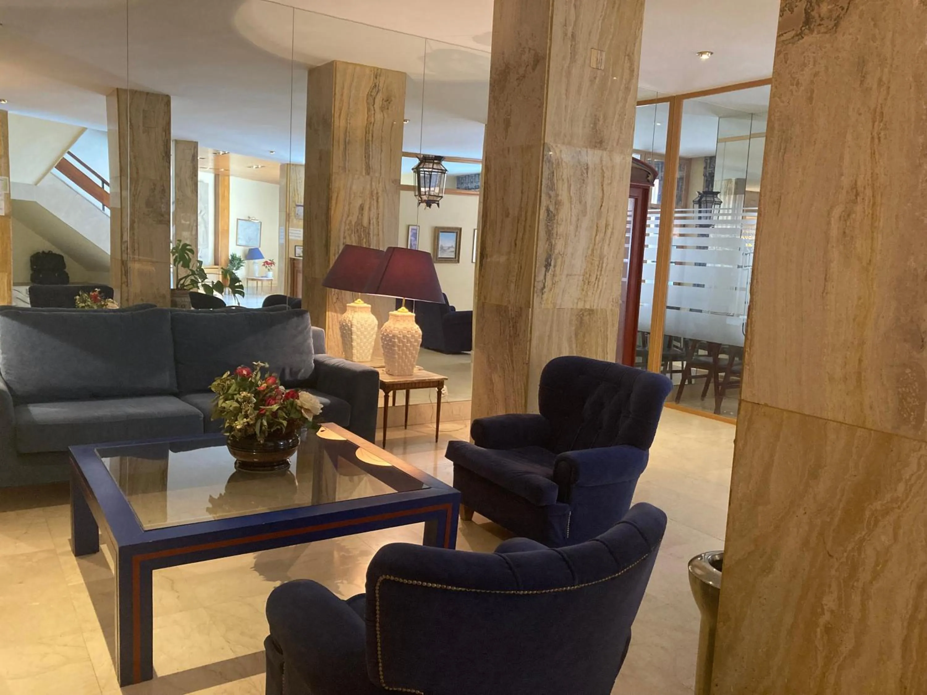 Communal lounge/ TV room in Hotel Condal