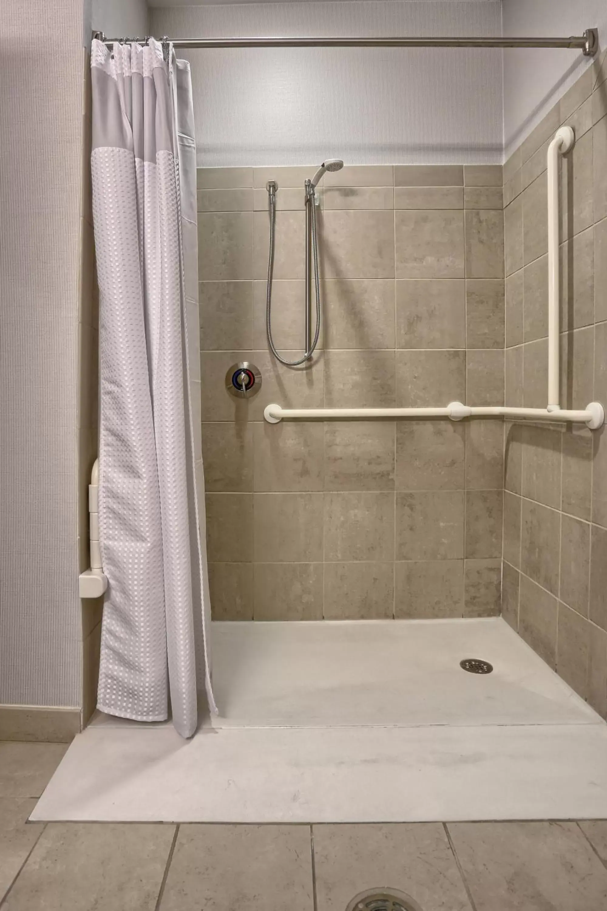 Bathroom in Courtyard by Marriott Harrisburg West/Mechanicsburg