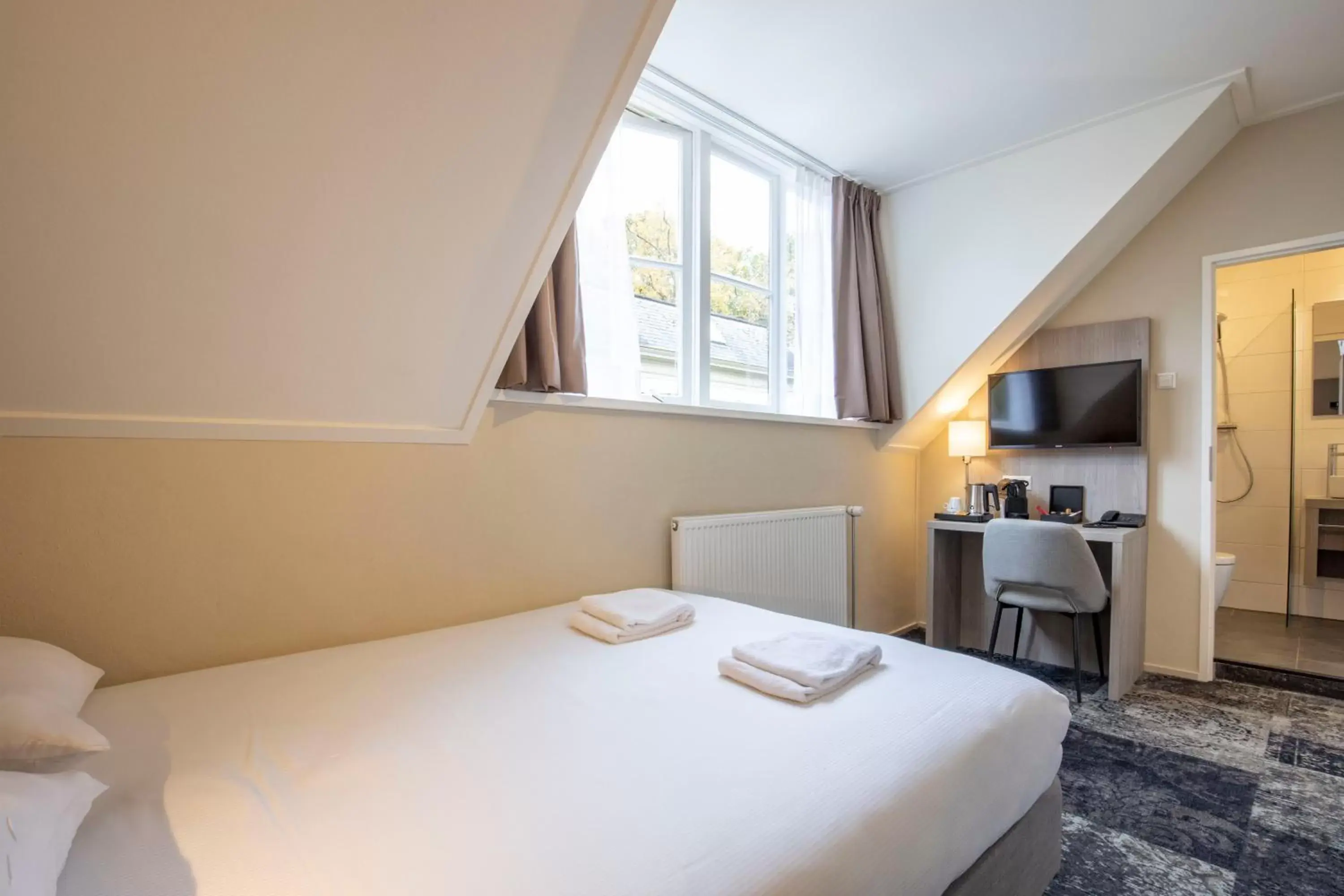 Bedroom, Bed in Fletcher Hotel Landgoed Huis te Eerbeek