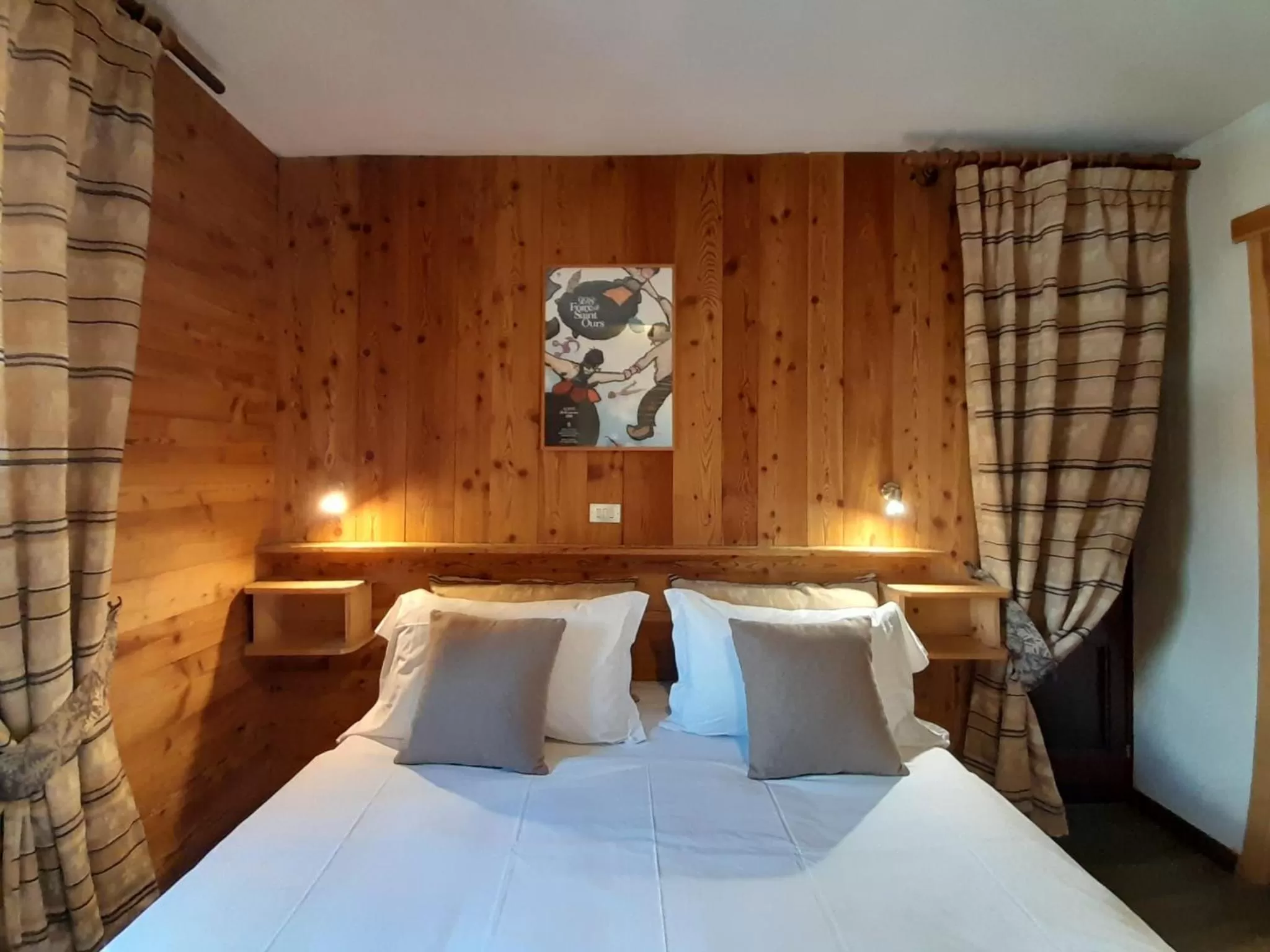 Bed in Hotel Astoria