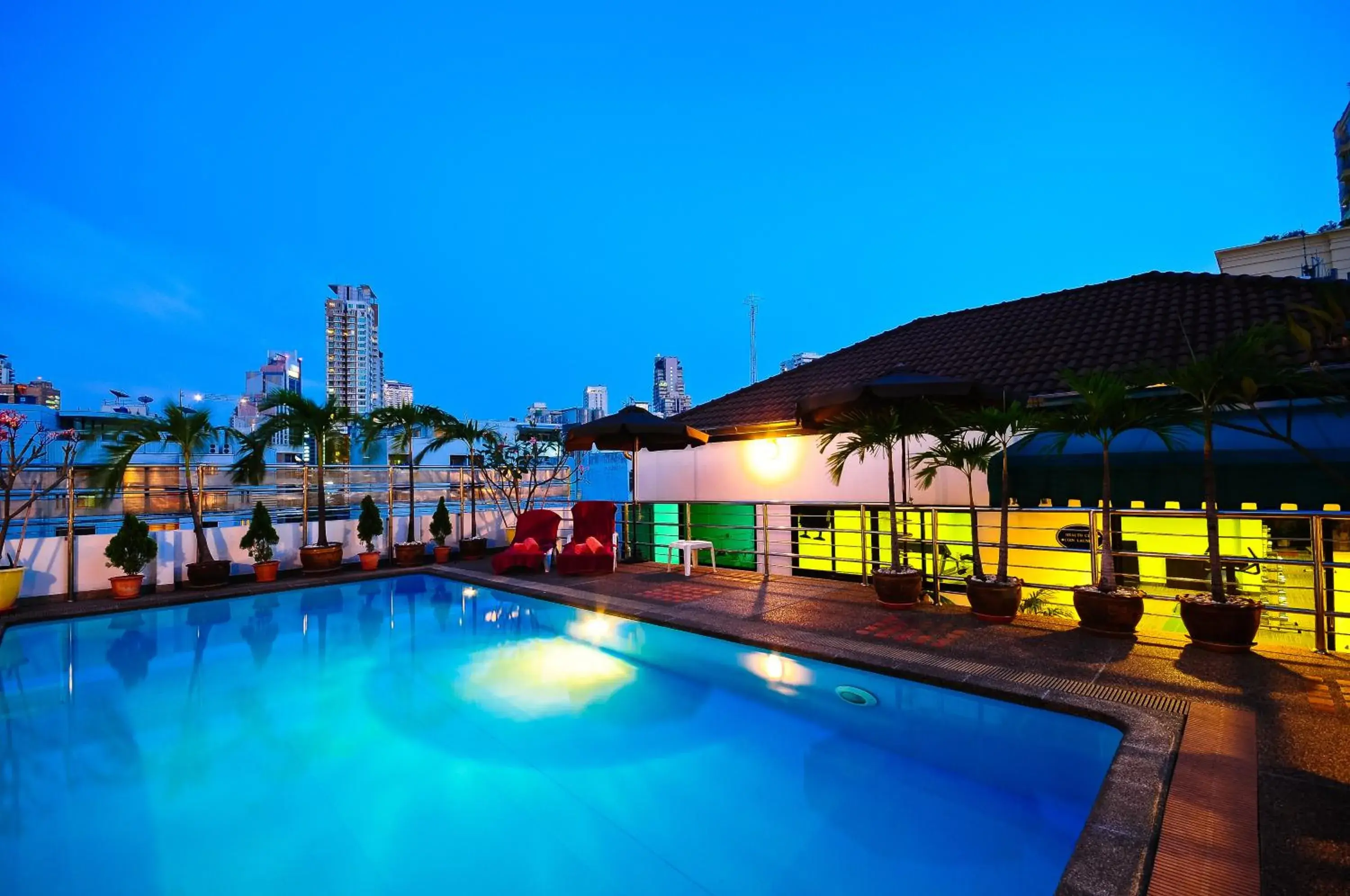 Swimming Pool in Admiral Suites Bangkok