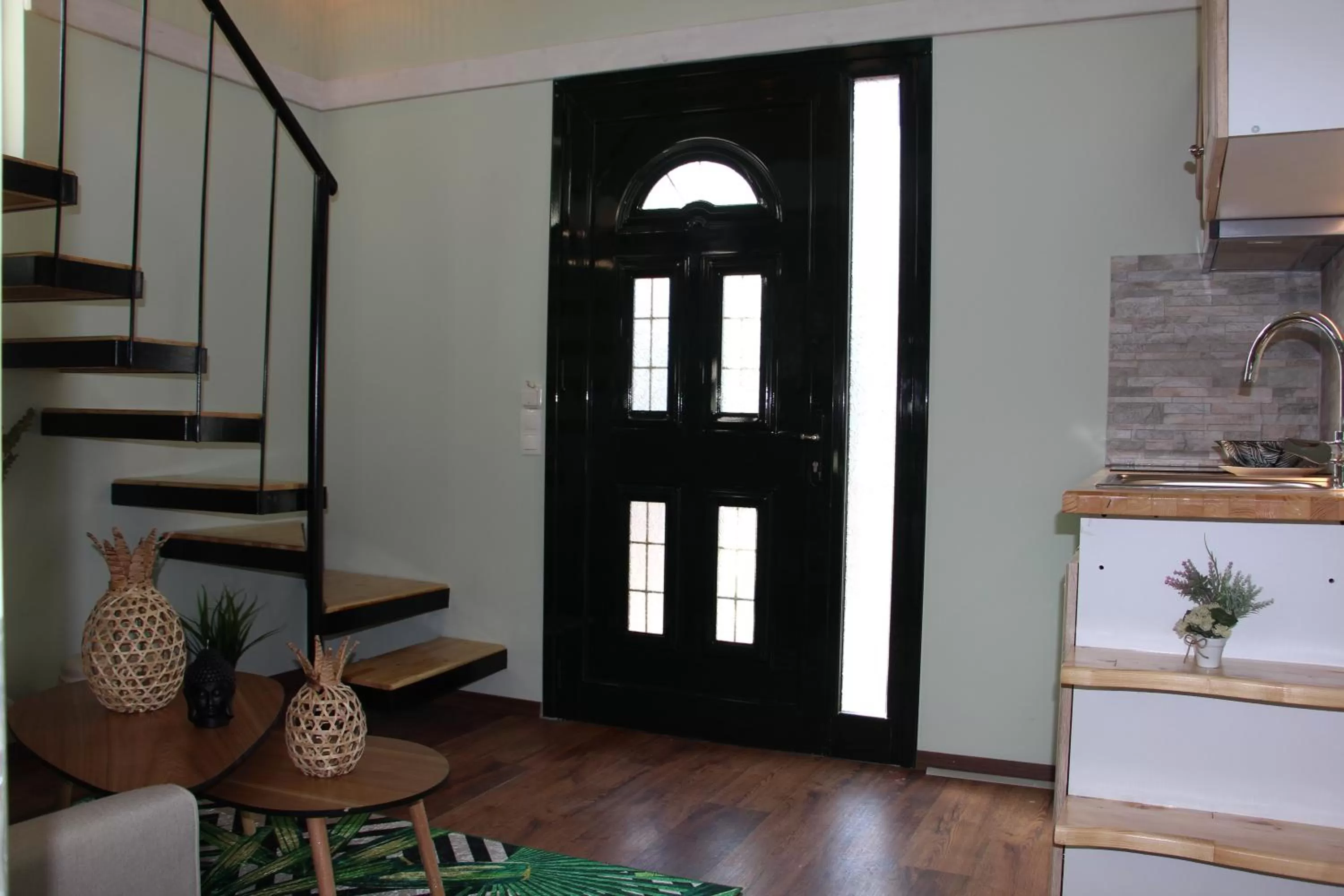 Lamprini's Deluxe Studios