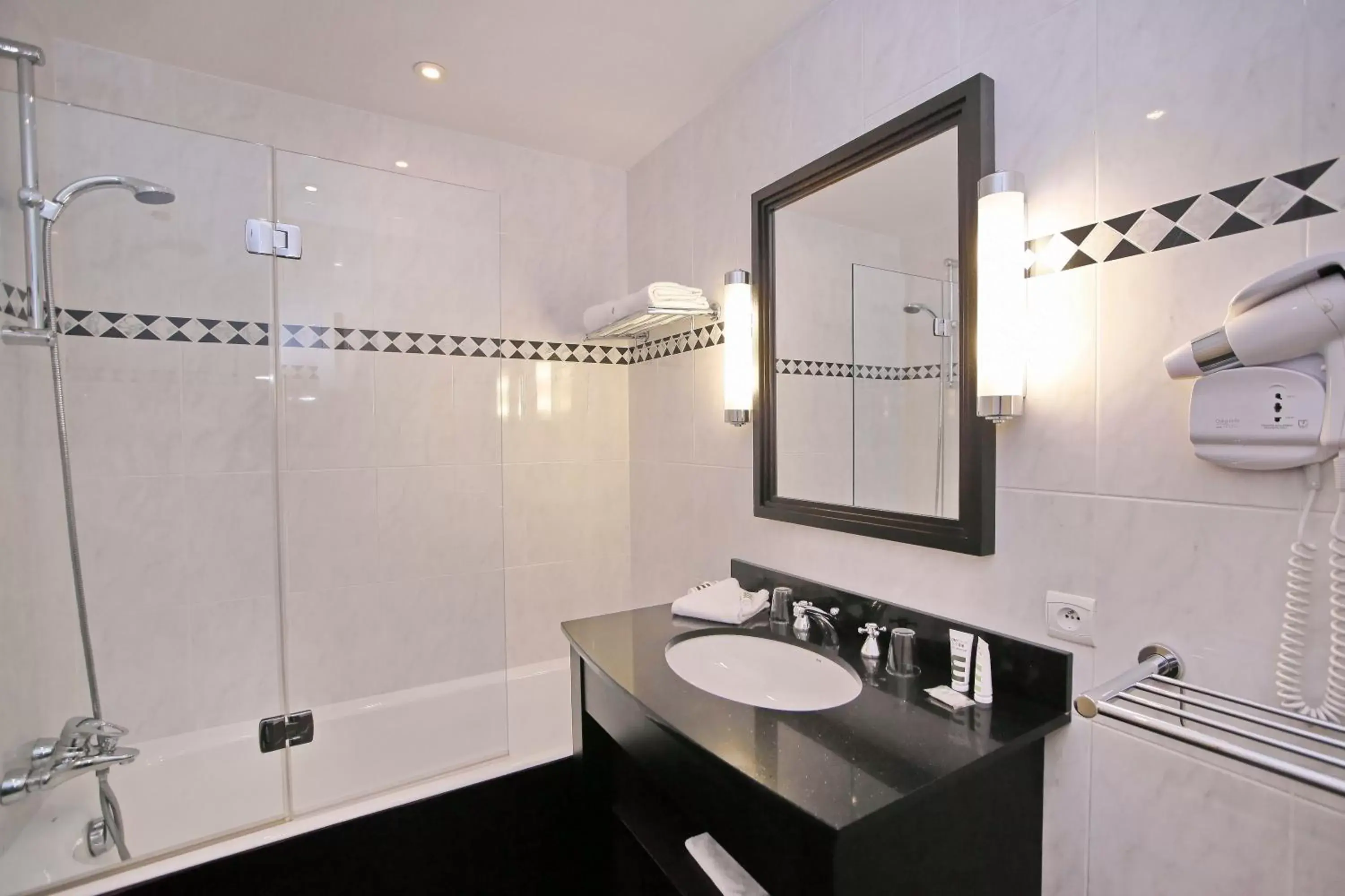 Bathroom in Hotel Mercure La Baule Majestic