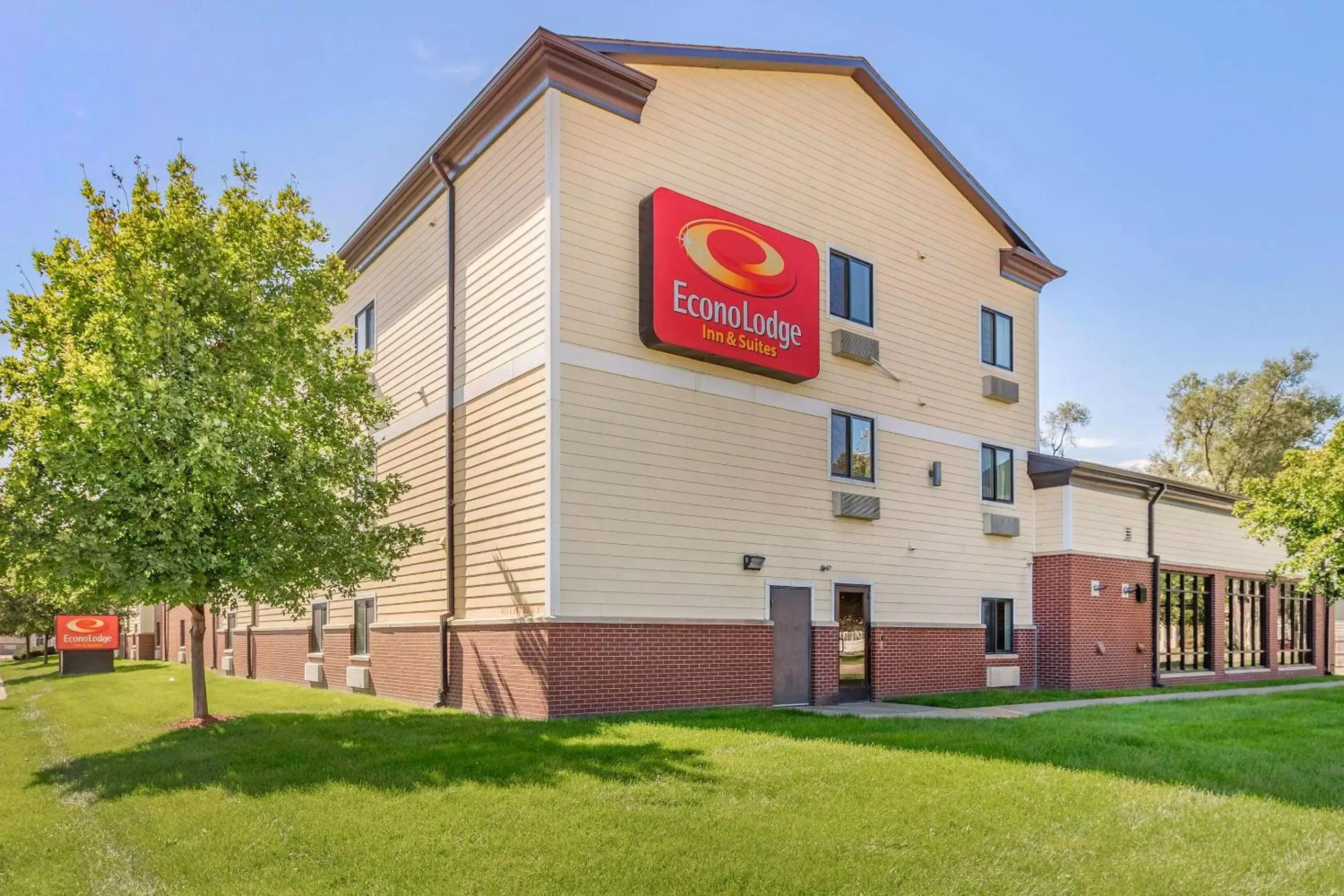 Property building in Econo Lodge Inn & Suites Fairgrounds