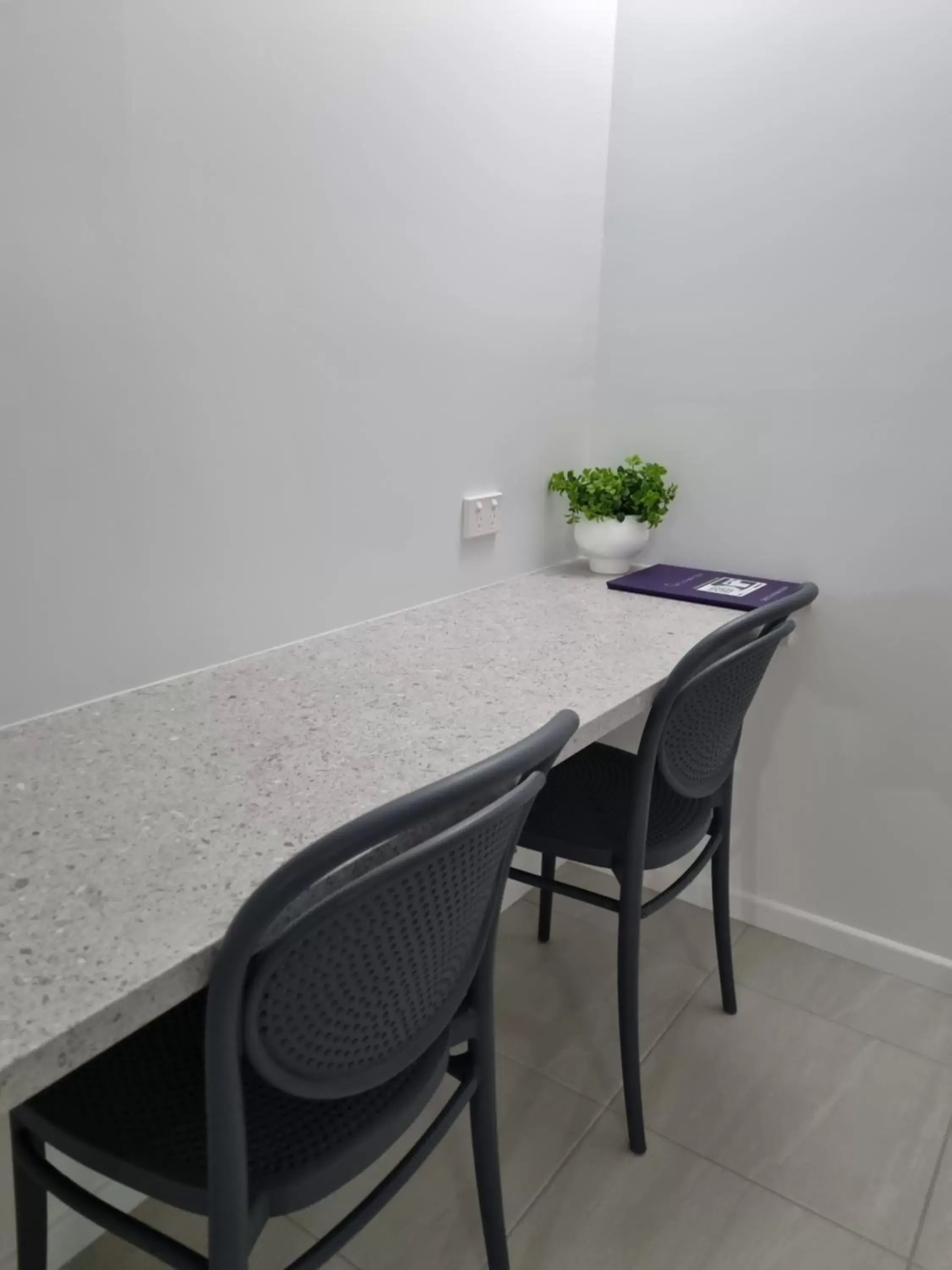 Seating area, Dining Area in Rockhampton Serviced Apartments