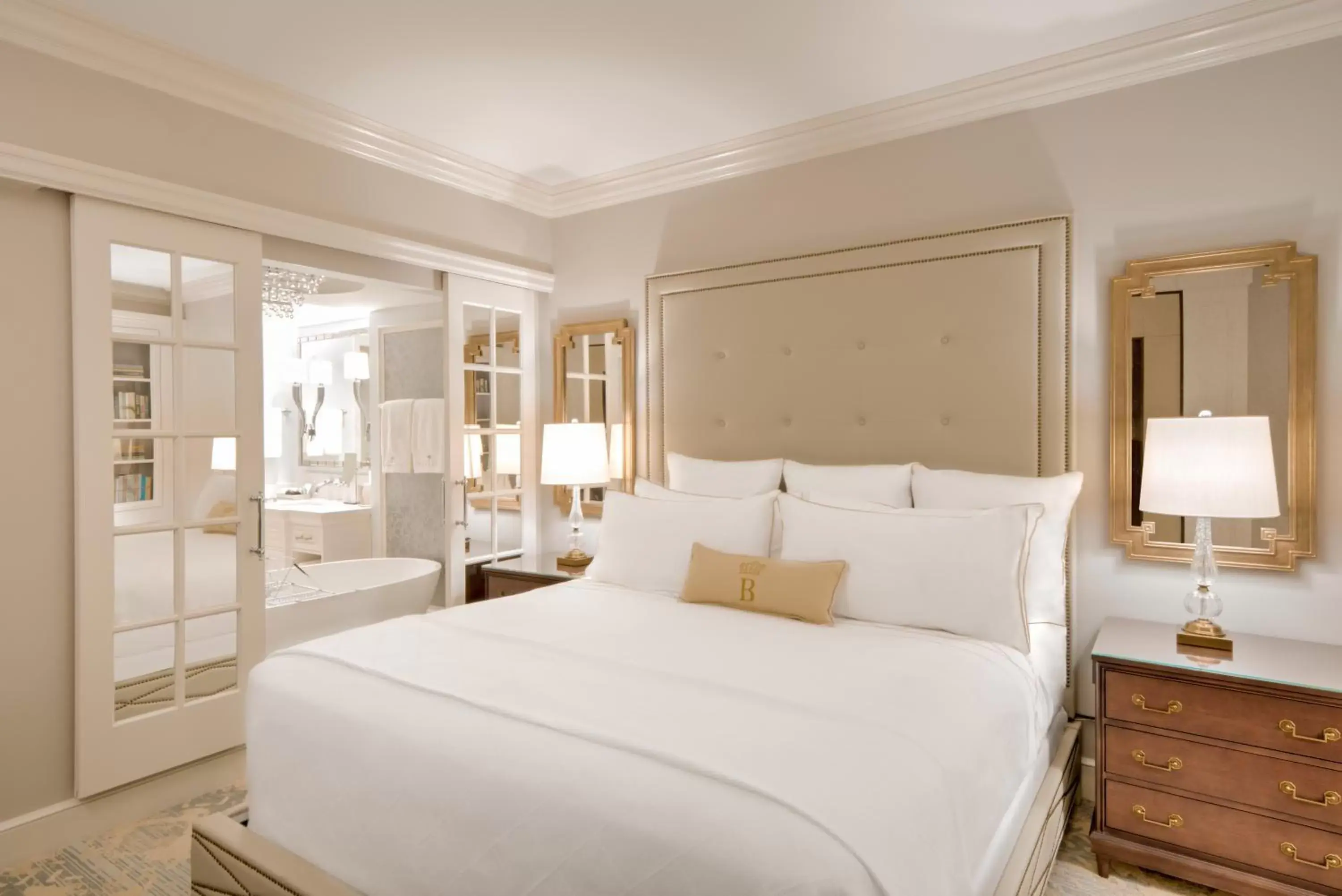 Bathroom, Bed in Hotel Bennett Charleston