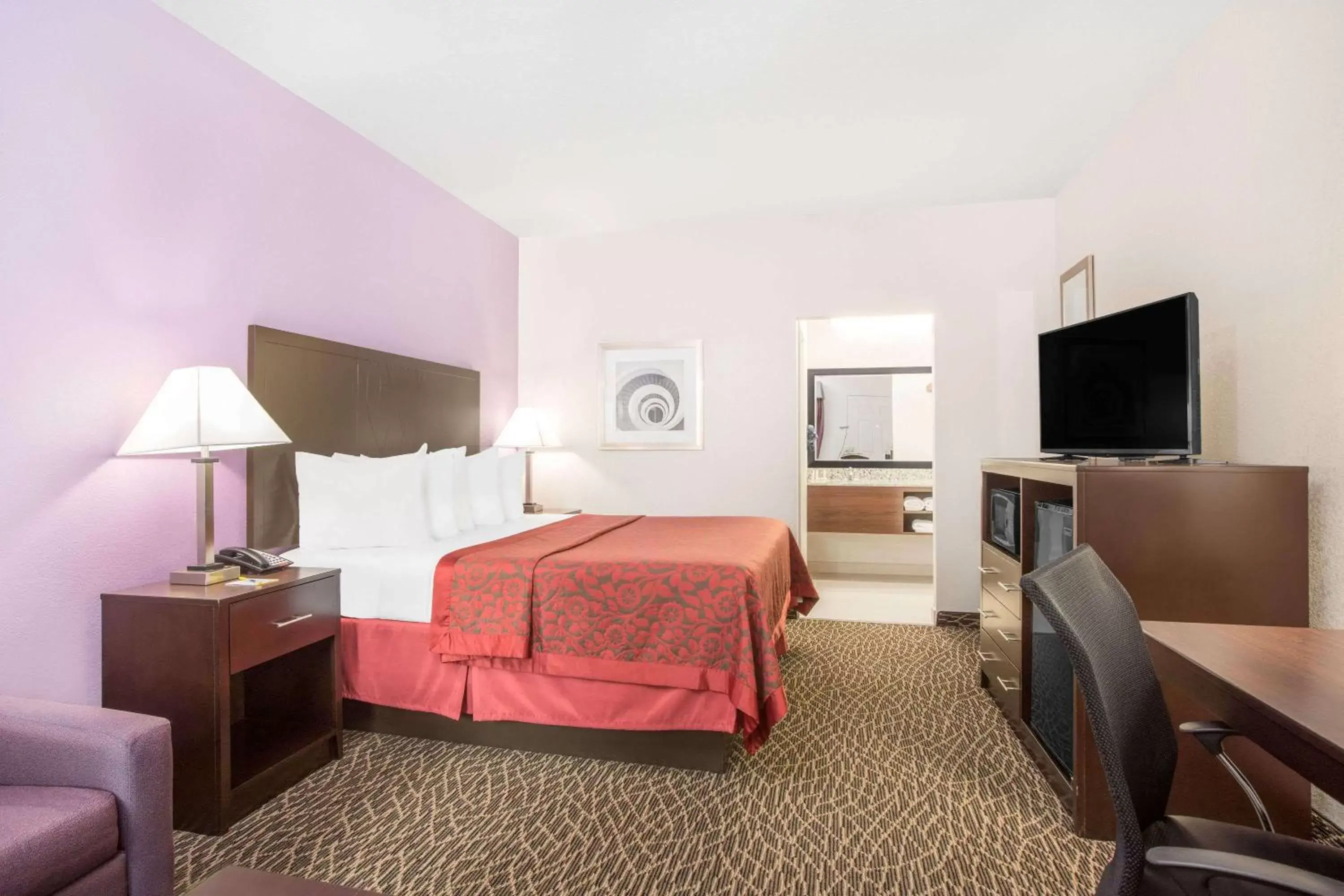 Photo of the whole room, Bed in Days Inn by Wyndham Bryan Photo of the whole room, Bed in Days Inn by Wyndham Bryan
