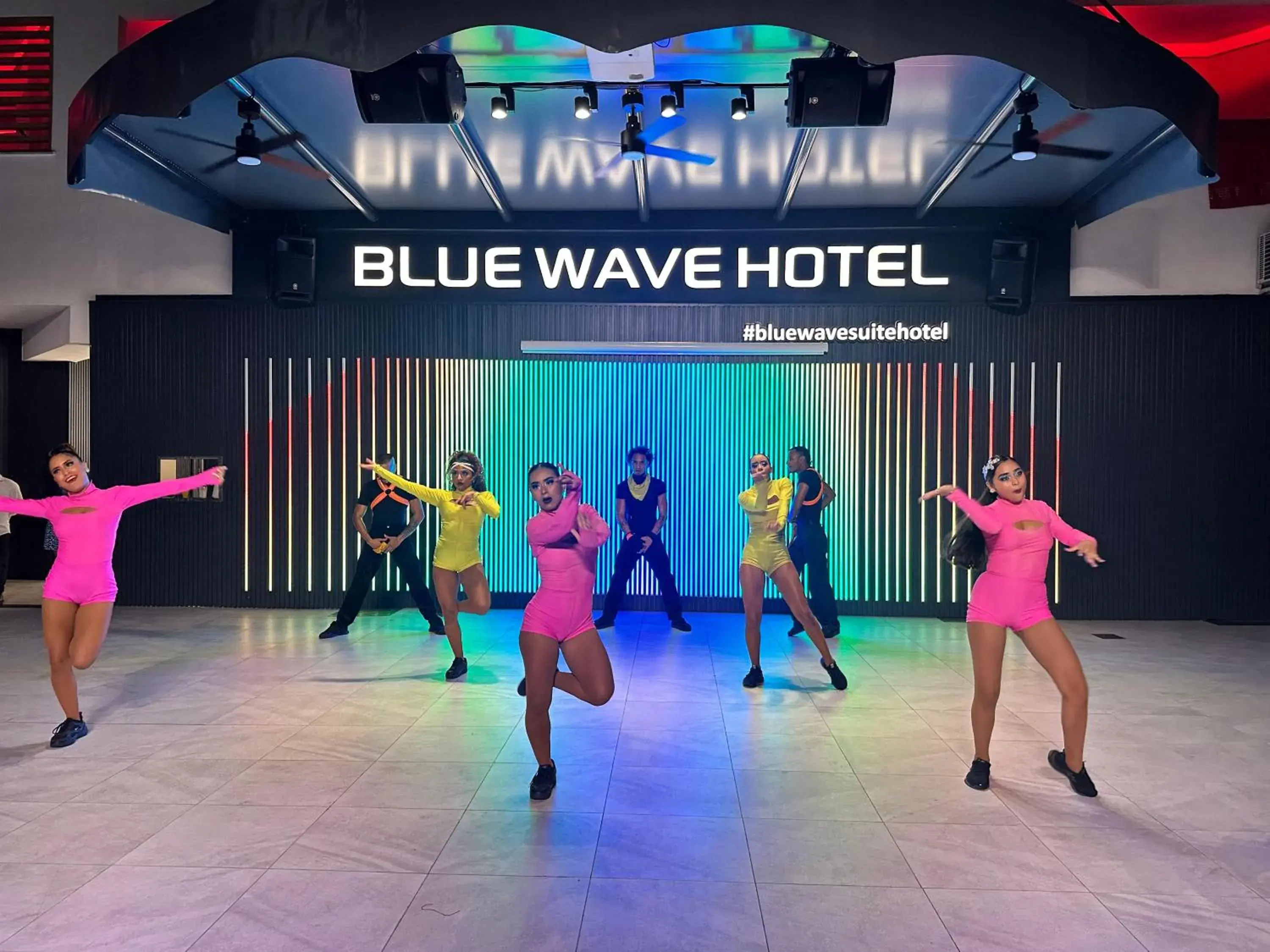 Blue Wave Suite Hotel