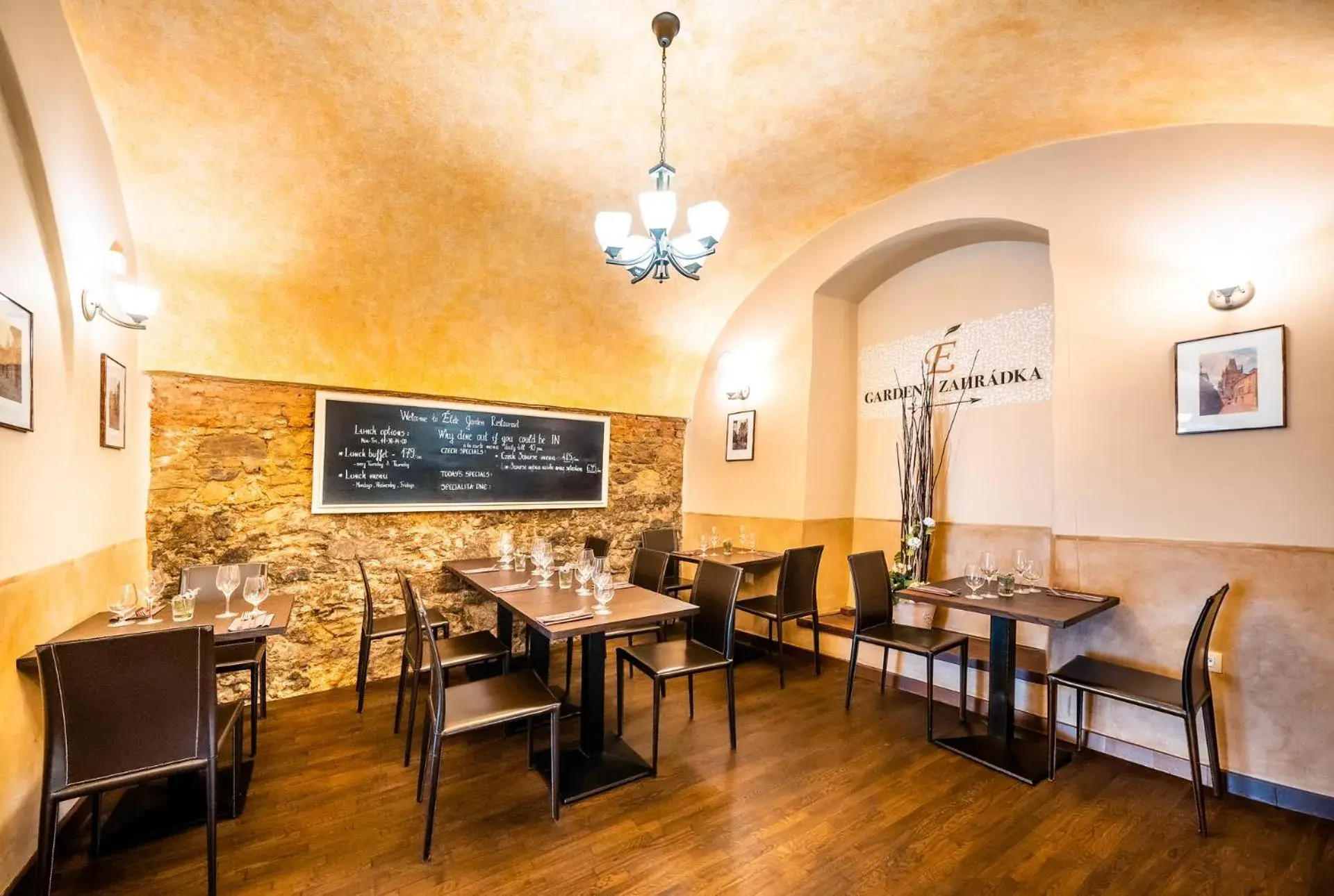 Restaurant/Places to Eat in Hotel Elite Prague