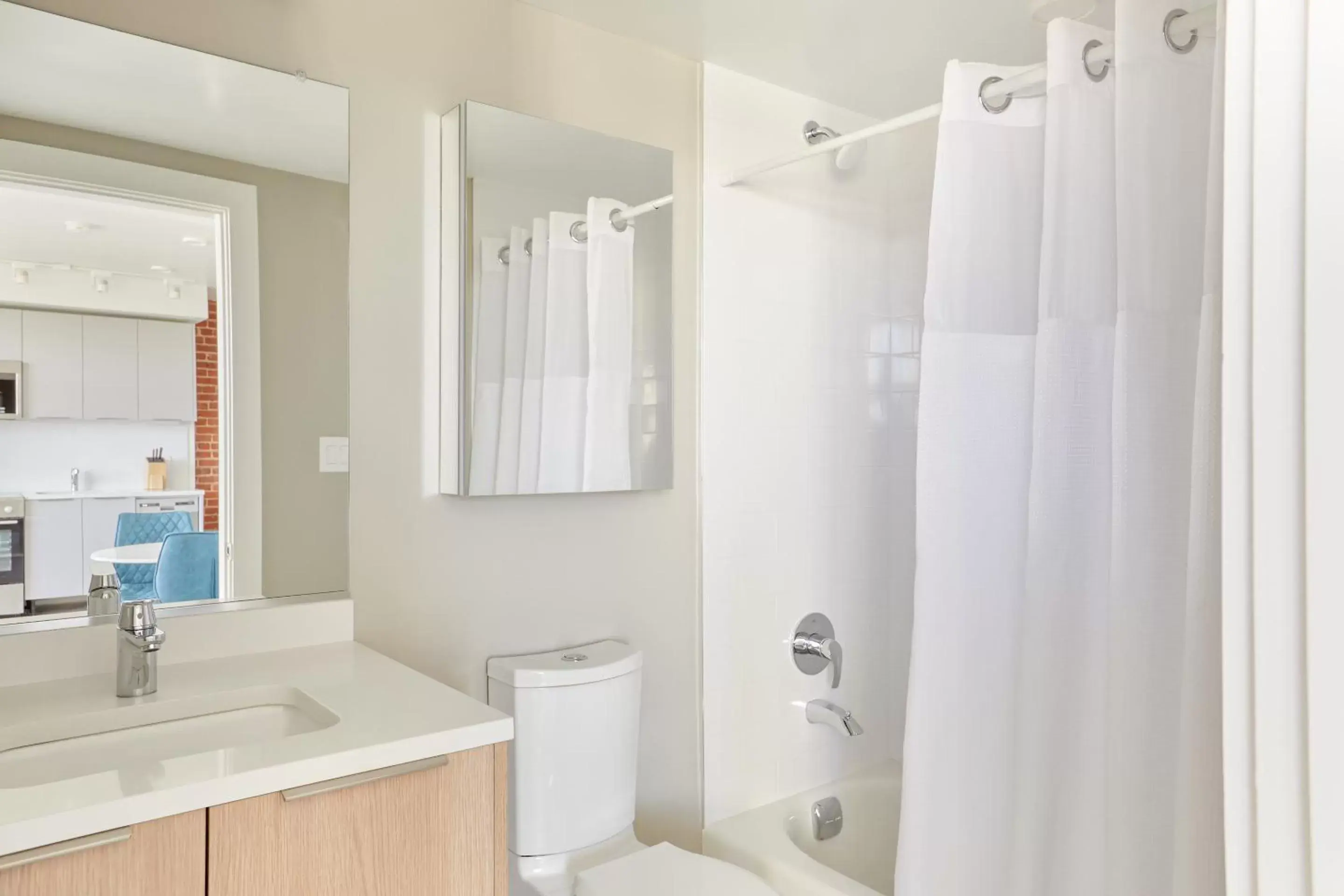 Living room, Bathroom in Sonder Callisto