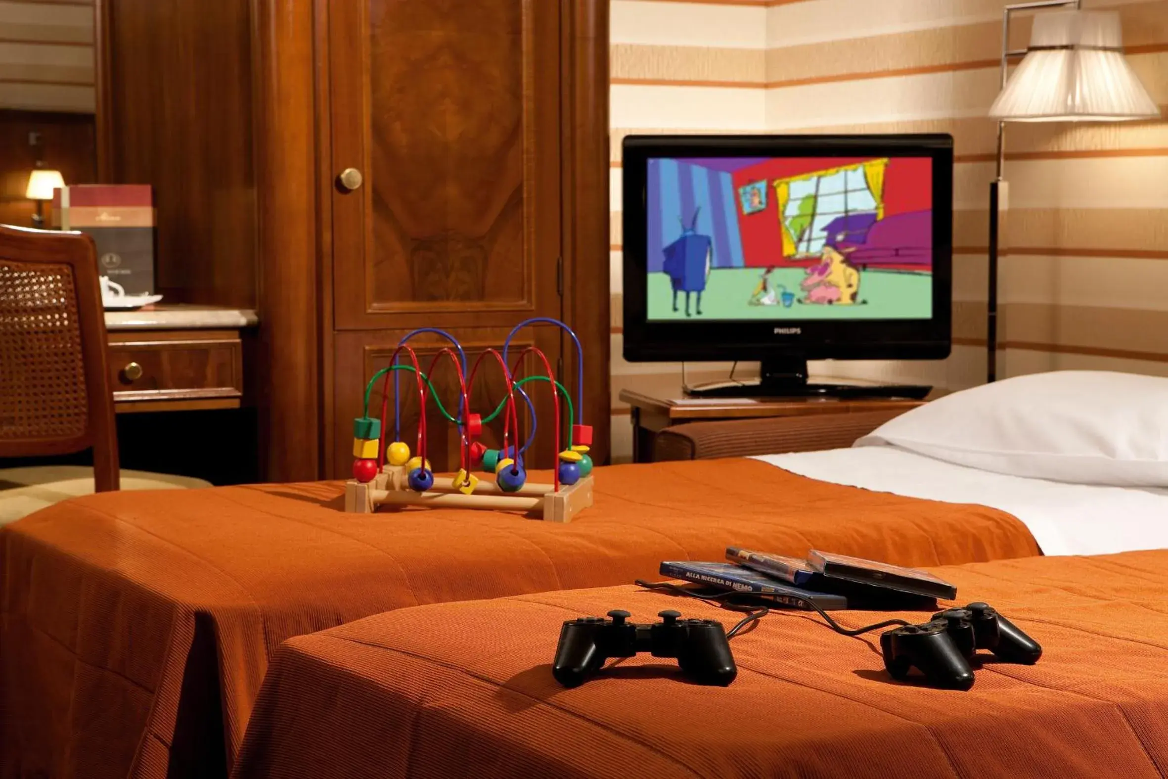 Bed, TV/Entertainment Center in Hotel Mascagni