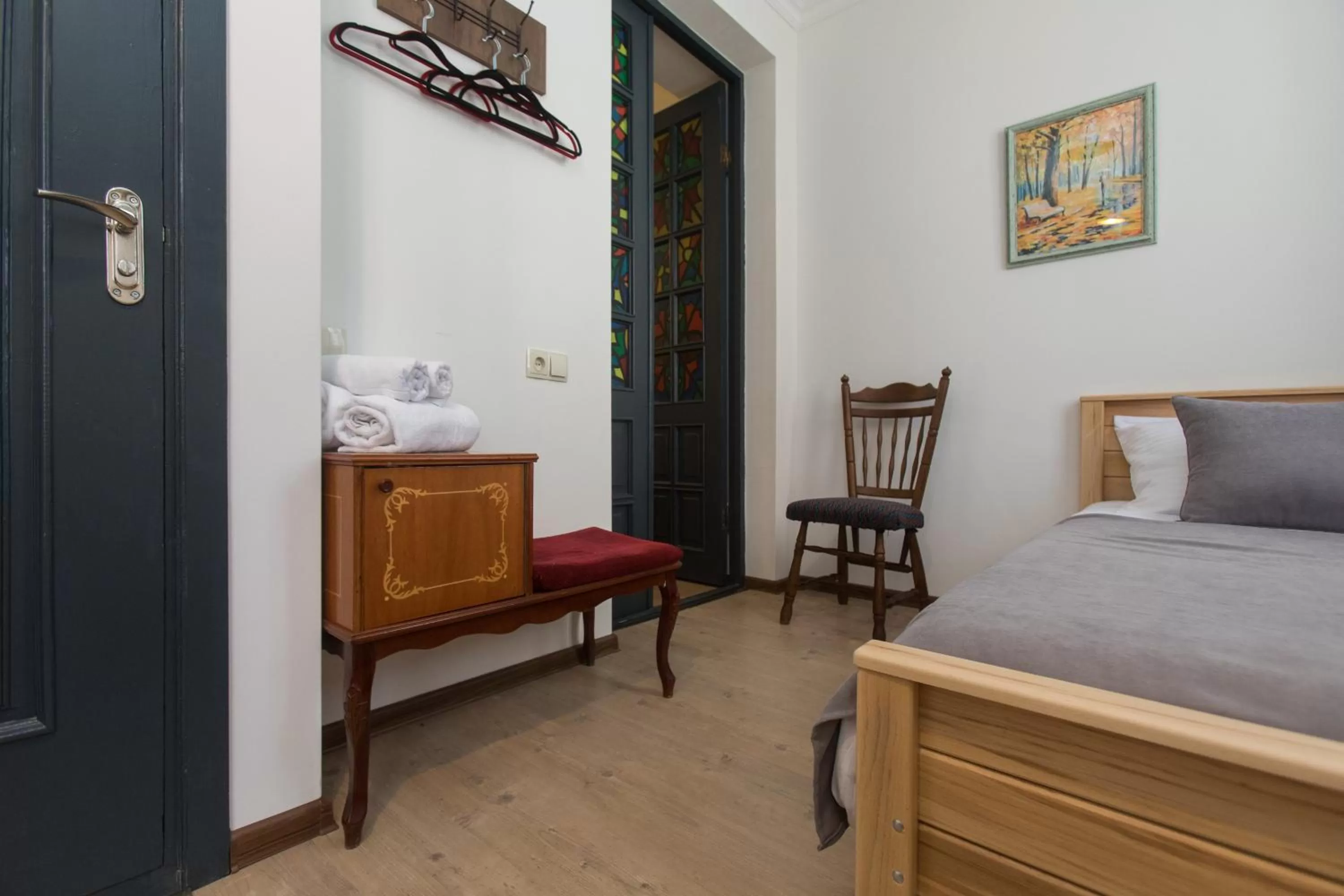 Photo of the whole room, Bed in Grape House