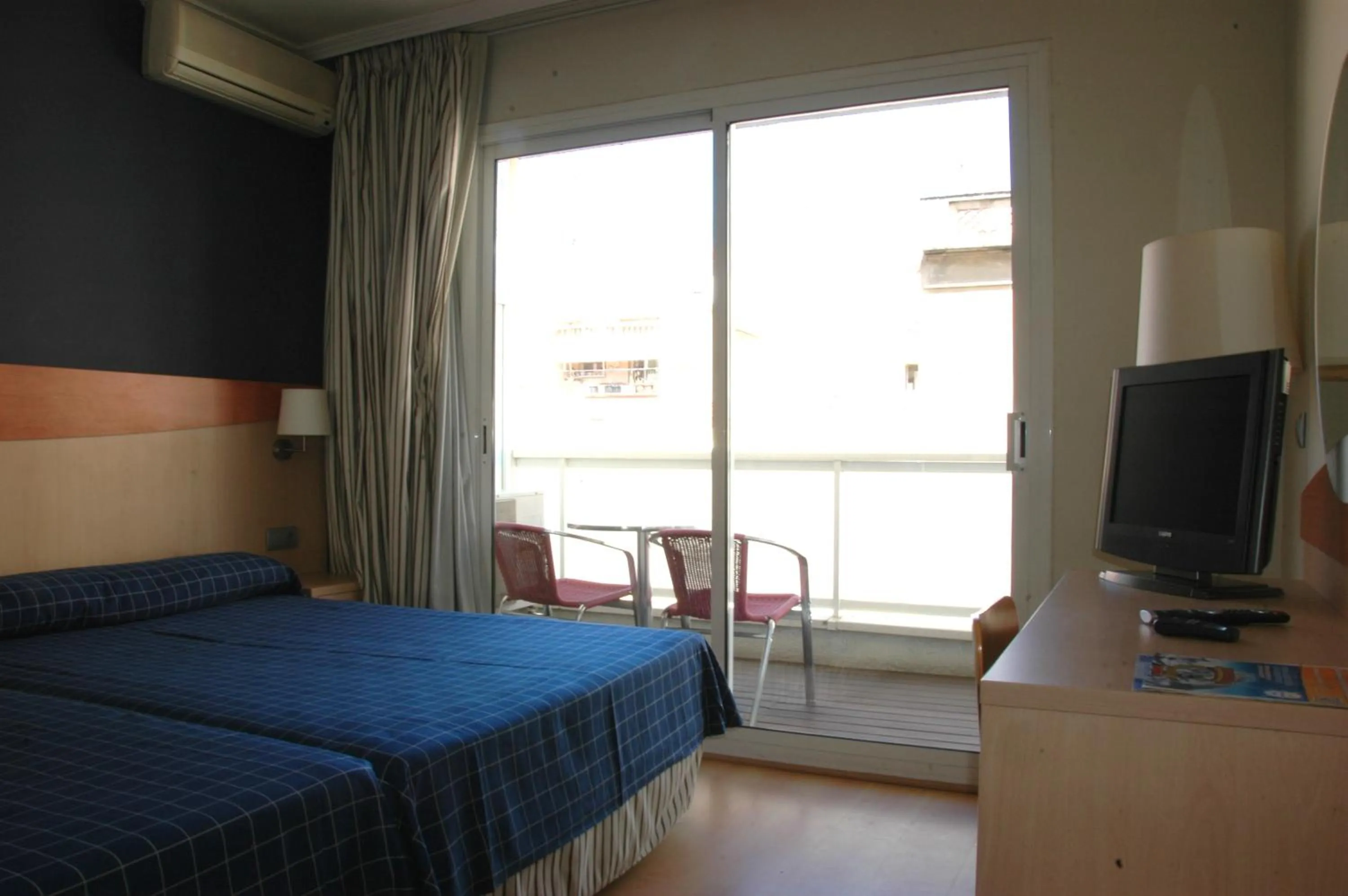 Photo of the whole room in Hotel President