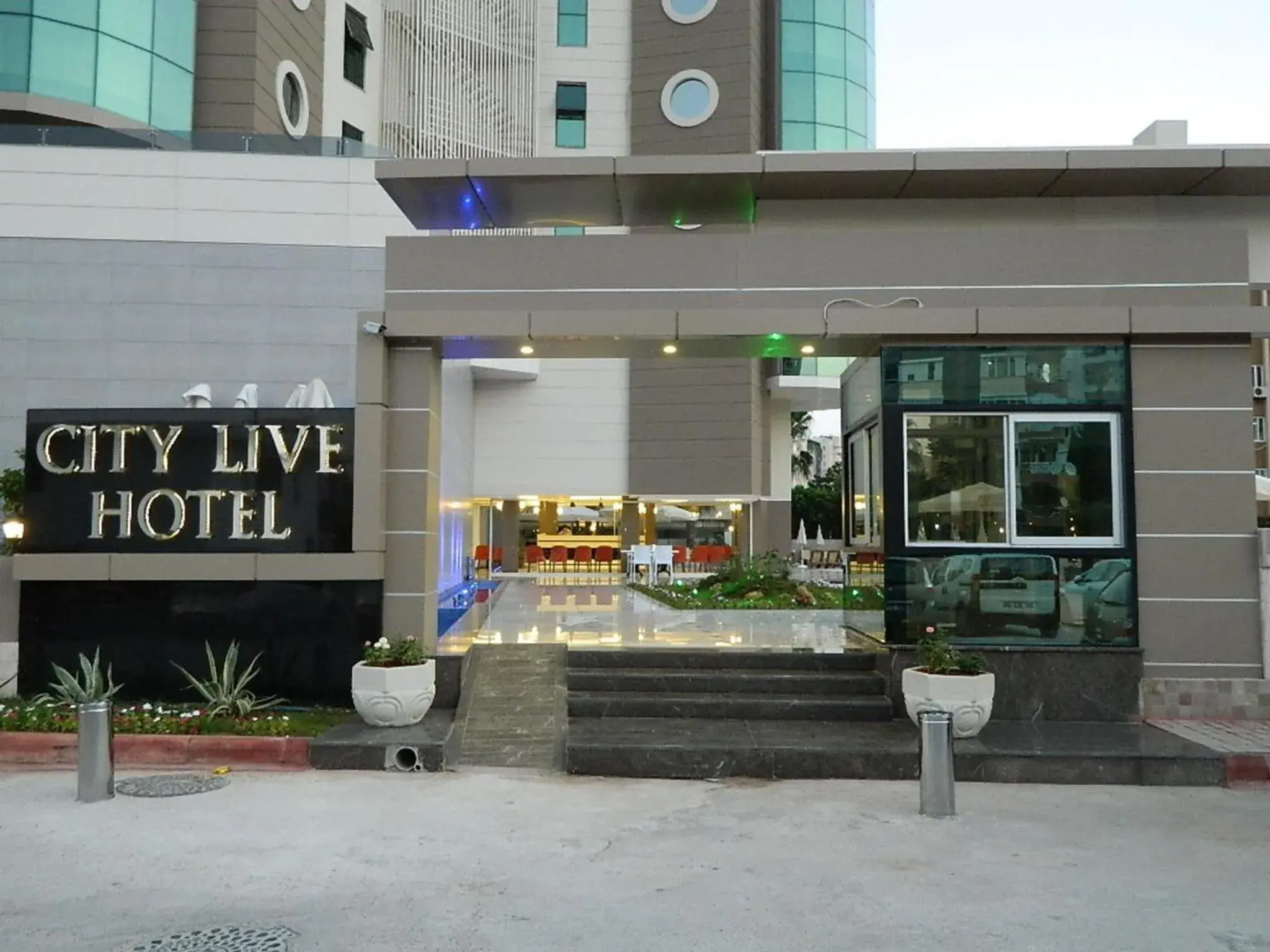 Facade/entrance in City Live Hotel