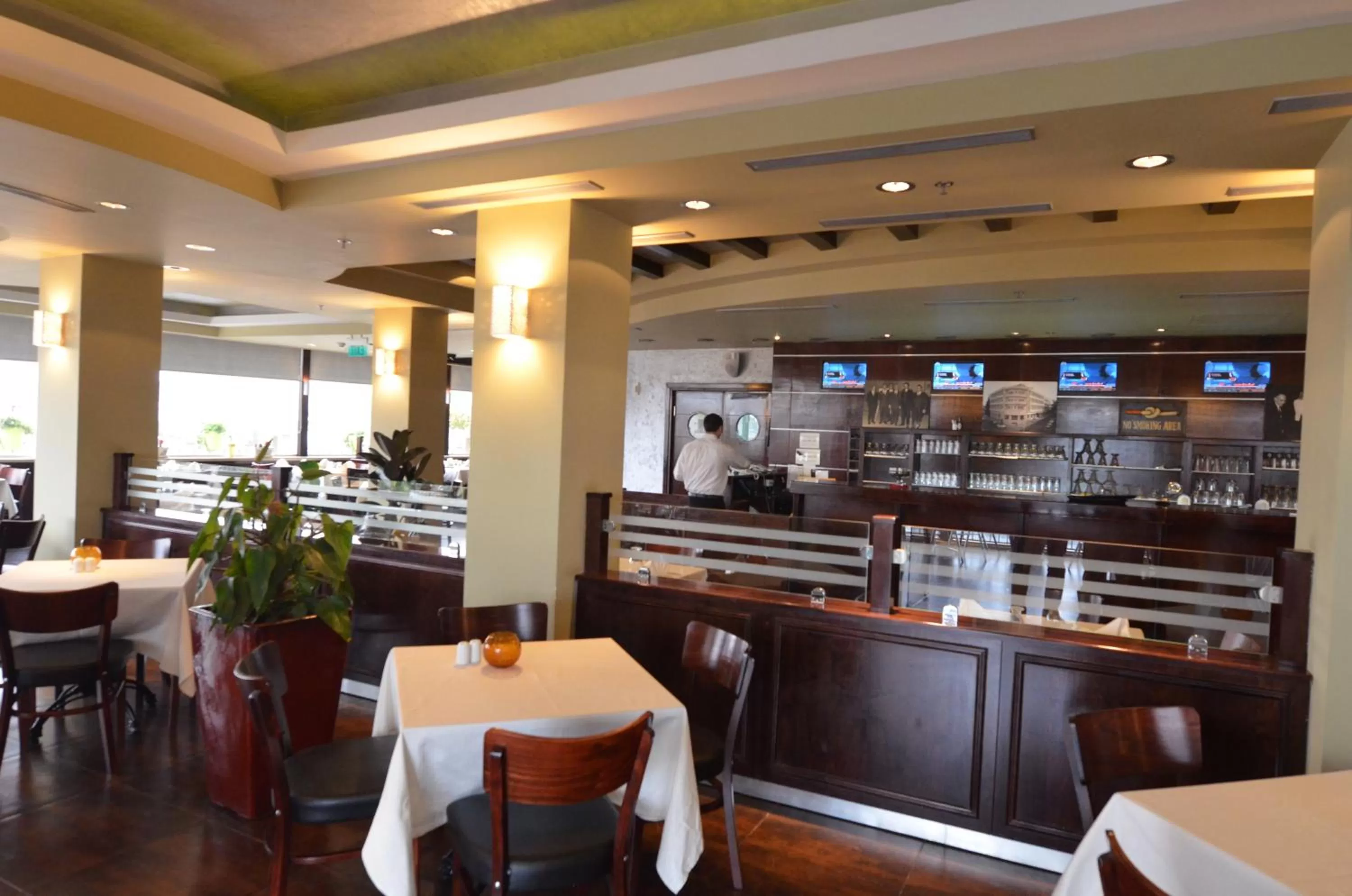 Restaurant/places to eat in National Hotel - Jerusalem