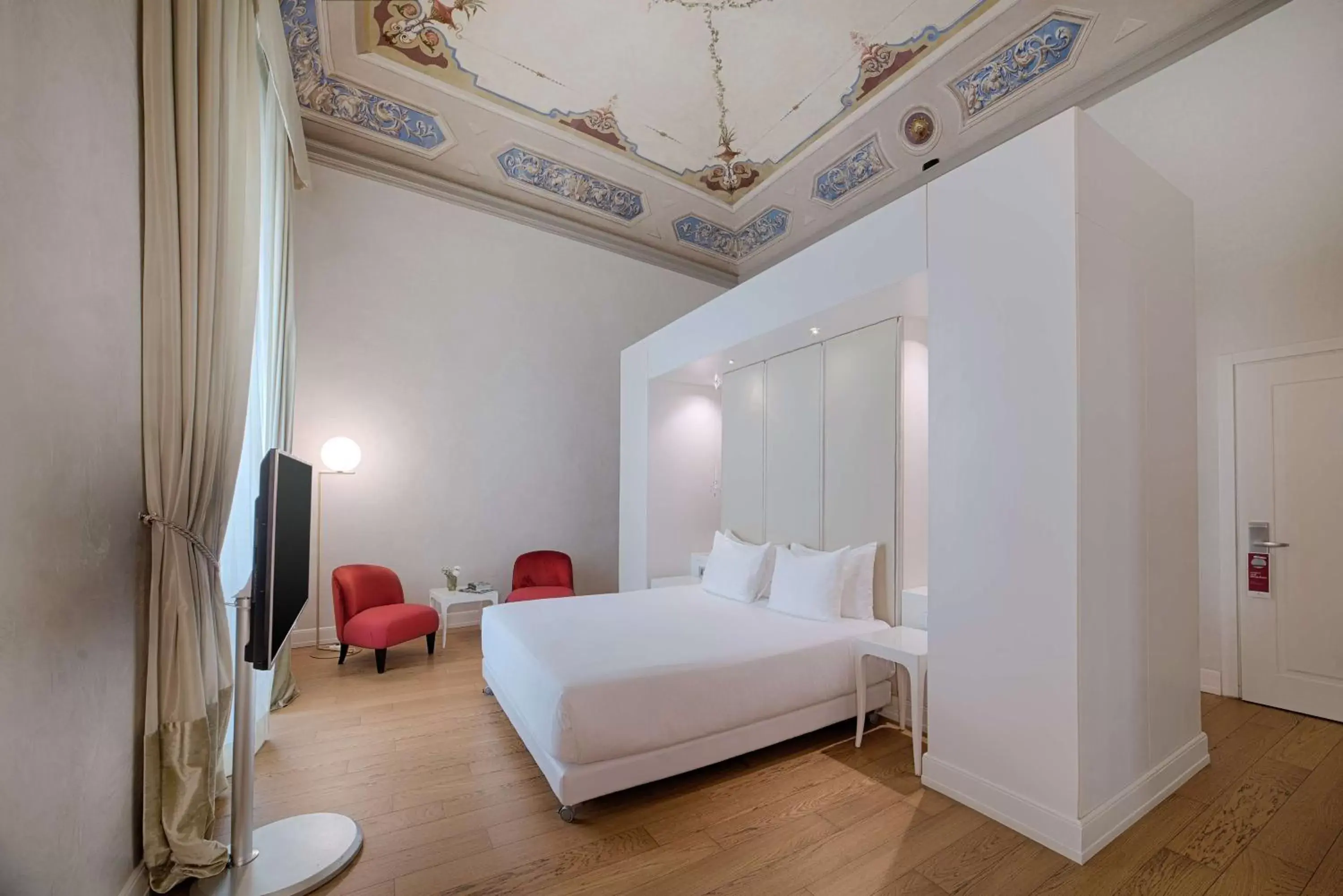 Photo of the whole room, Bed in NH Collection Firenze Porta Rossa