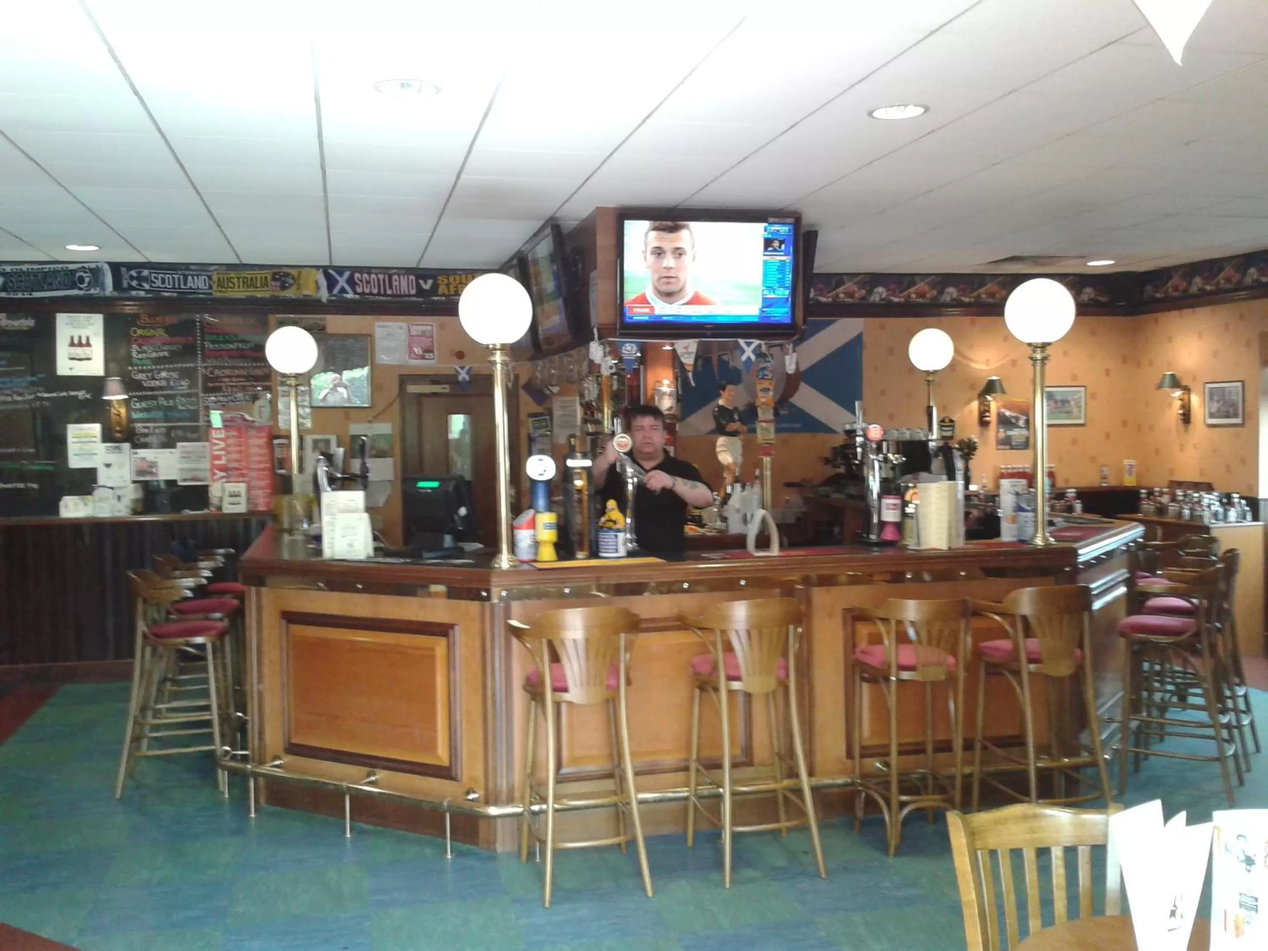 Drinks in The Weigh Inn Hotel & Lodges