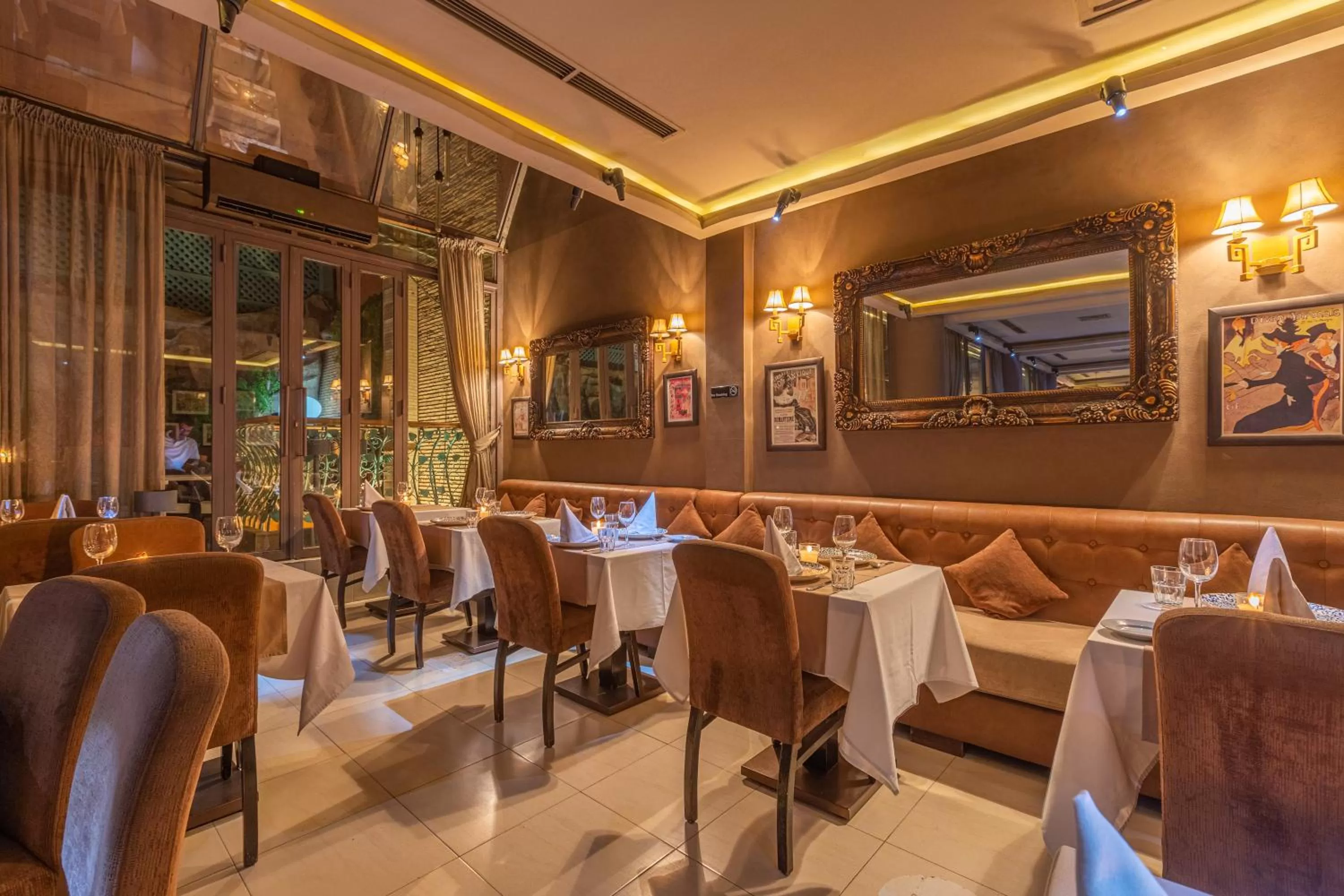 Restaurant/places to eat in Le Caspien Boutique Hotel