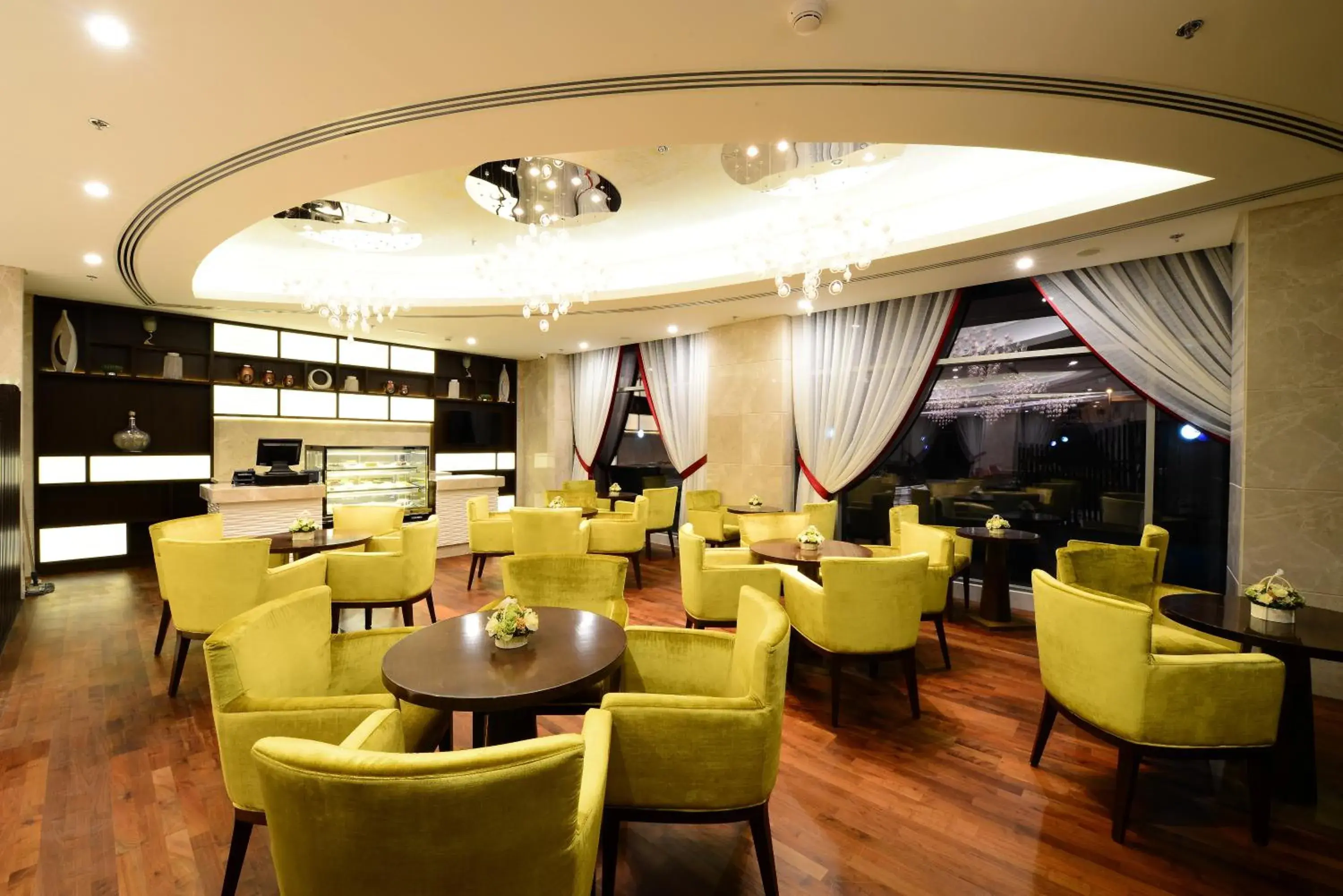 Restaurant/places to eat, Lounge/Bar in Landmark Premier Hotel