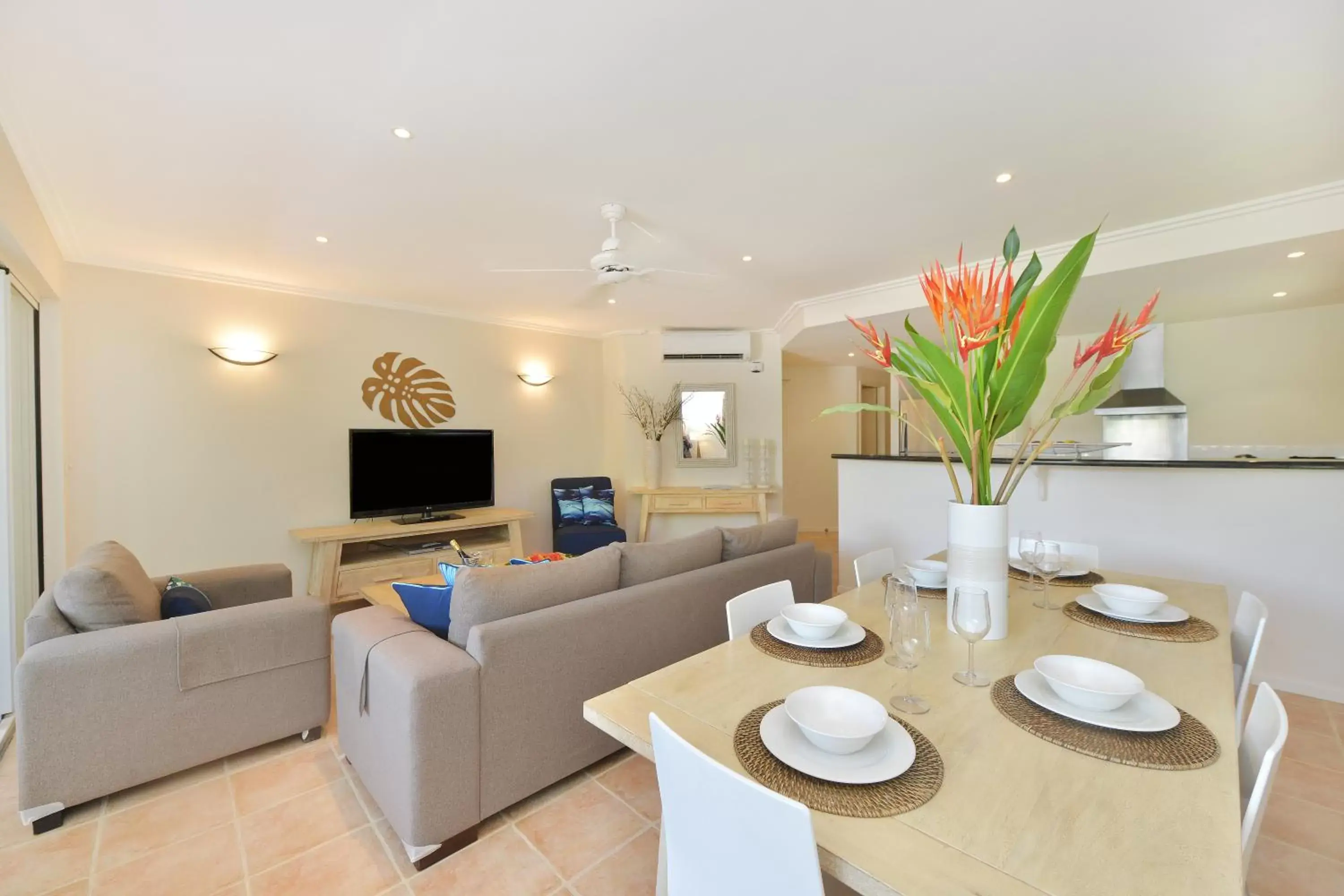 Living room, Dining Area in Cayman Villas Port Douglas