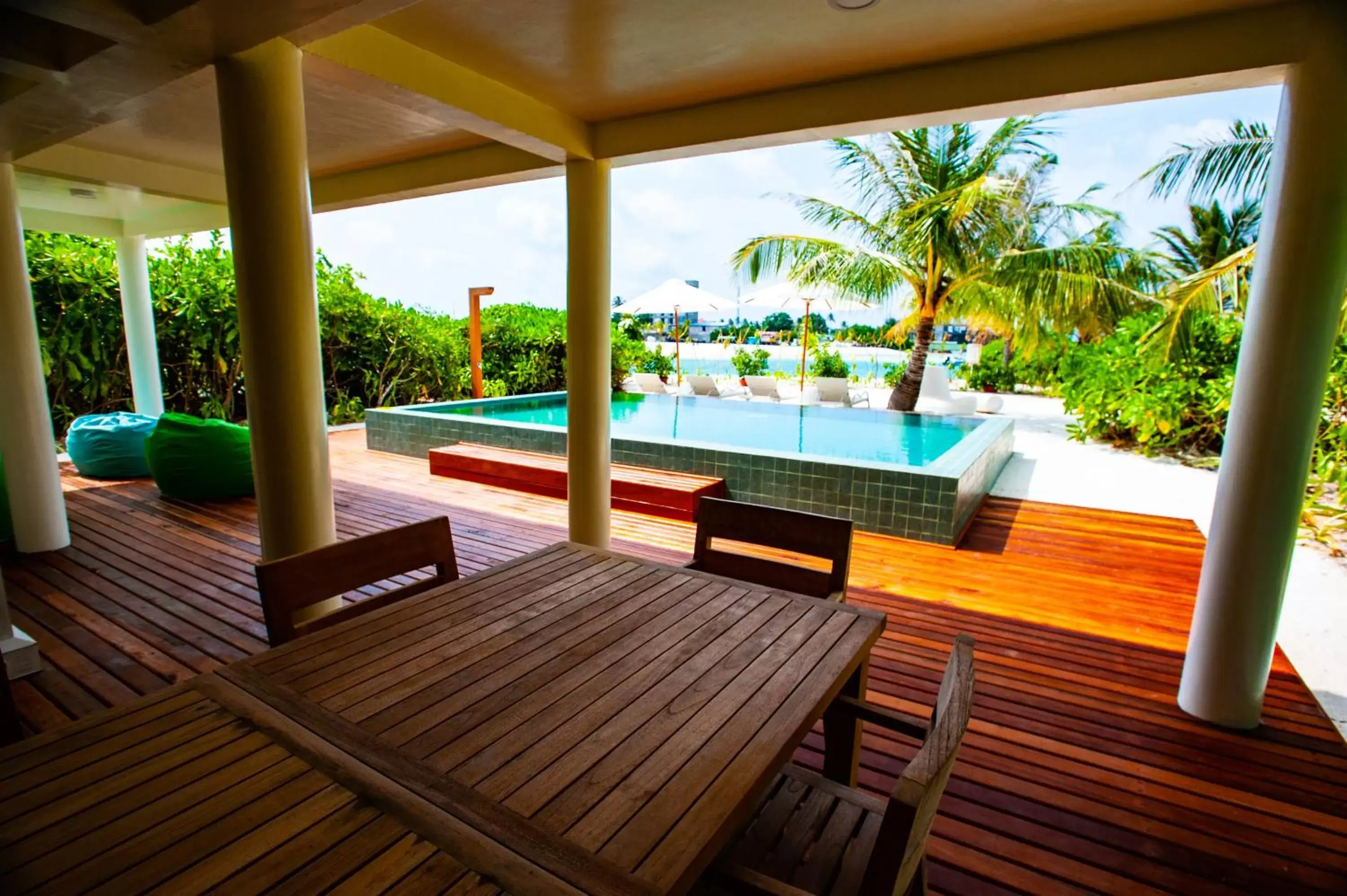 Living room, Swimming Pool in Holiday Inn Resort Kandooma Maldives - Kids Stay & Eat Free