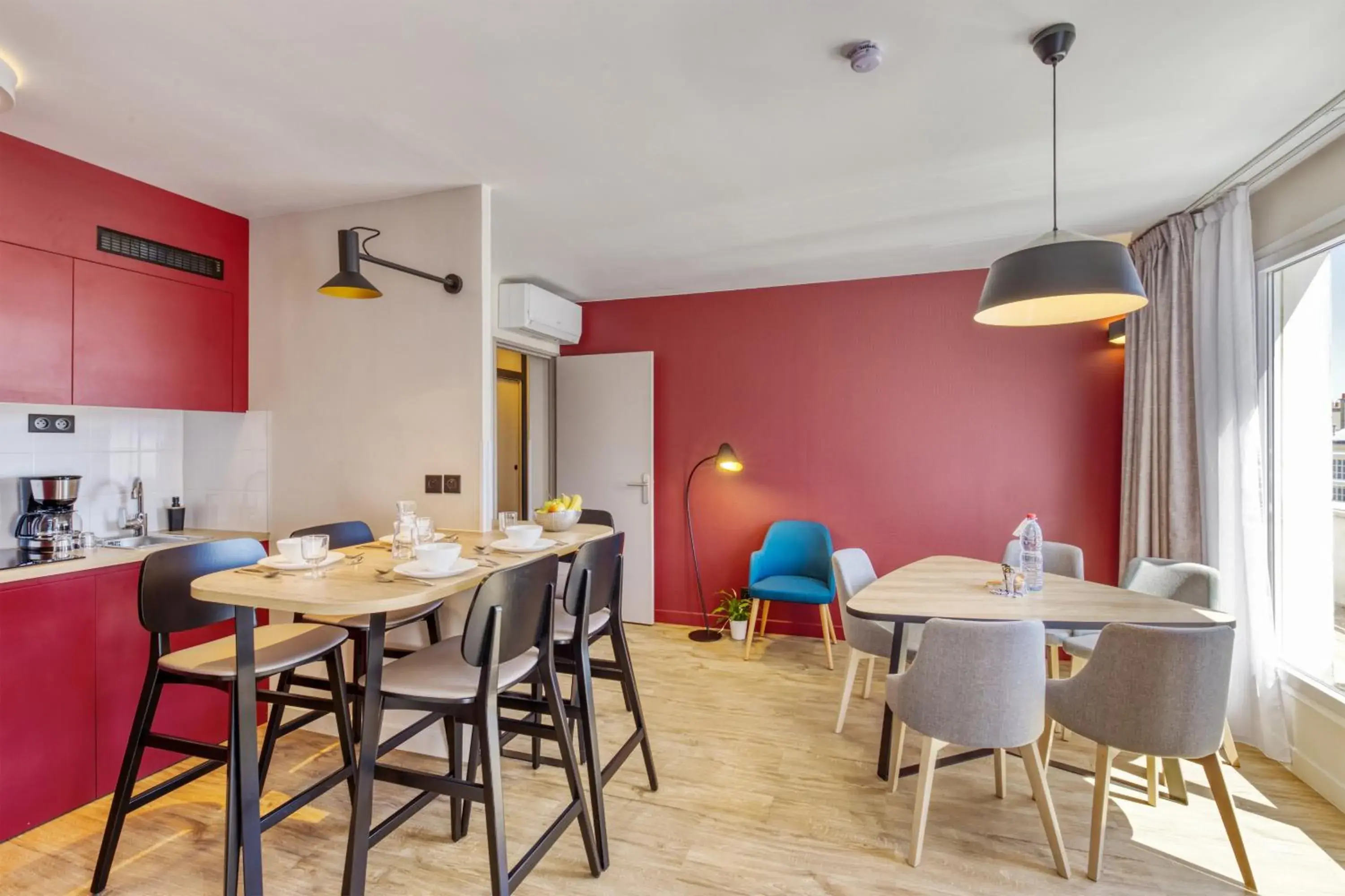Kitchen or kitchenette, Dining Area in Appart'City Paris Clichy-Mairie