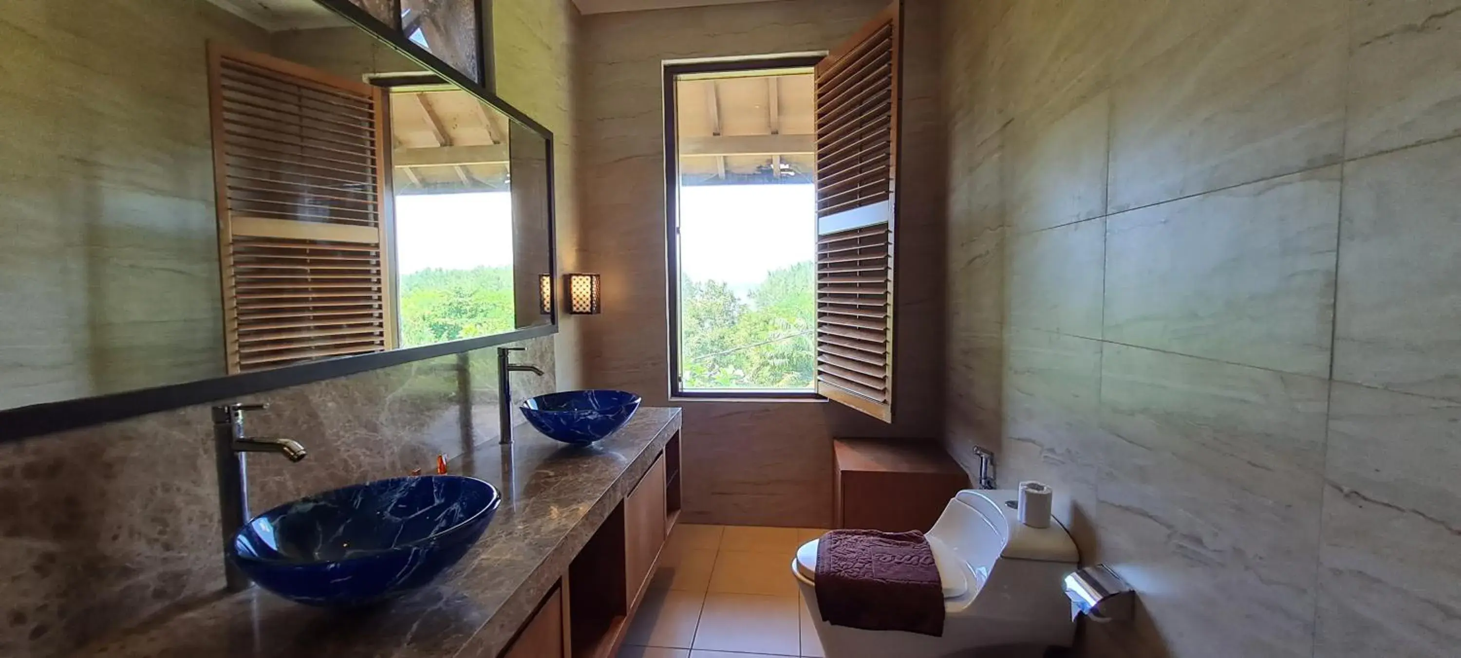 Bathroom in Sanur Seaview Hotel