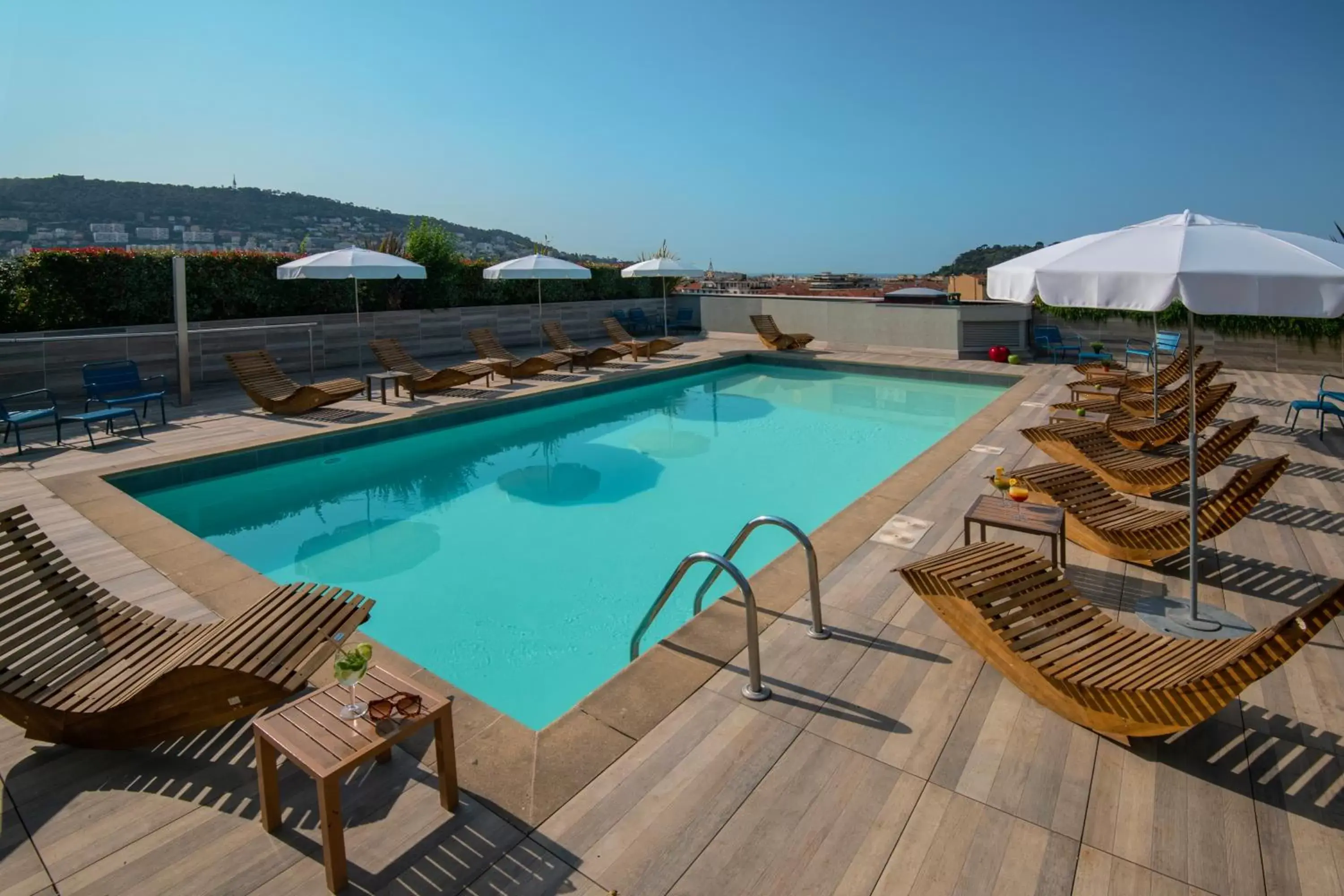 Property building, Swimming Pool in Novotel Nice Centre Vieux Nice