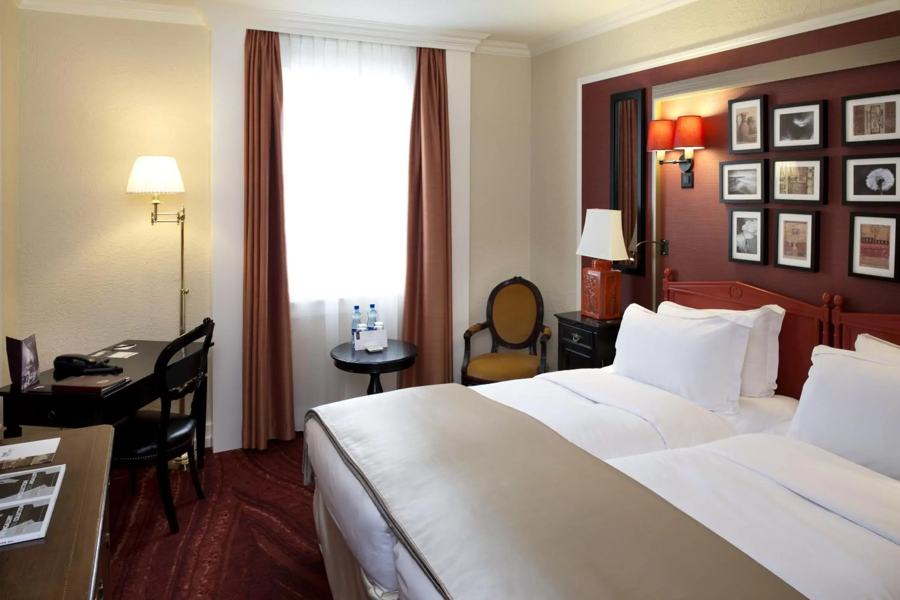 Day, Bed in Hotel Rotary Geneva - MGallery