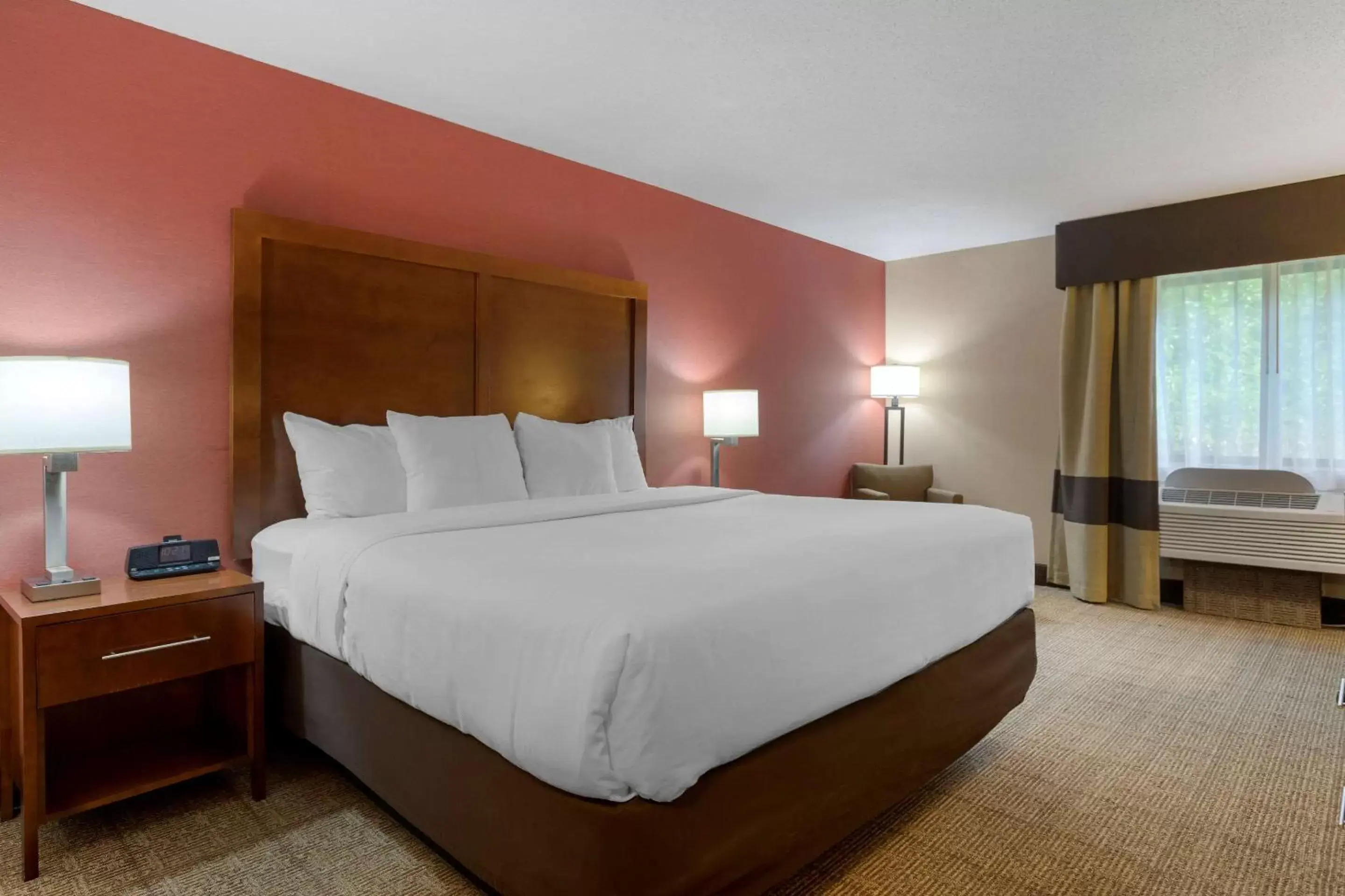 Photo of the whole room, Bed in Comfort Inn & Suites - Jackson